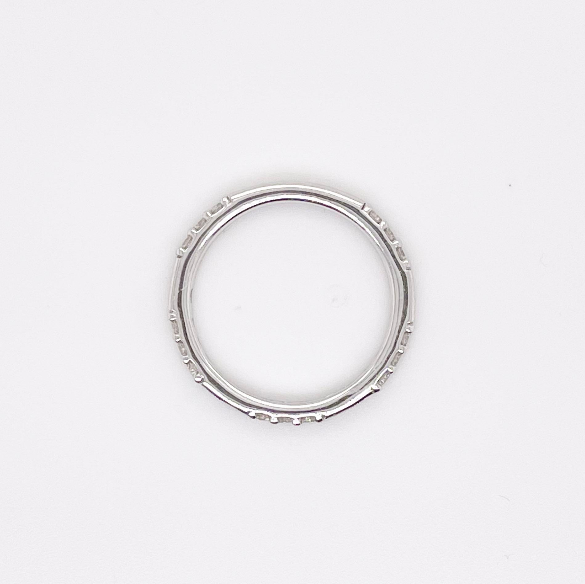 in vendita:  Anello impilabile con fascia di diamanti Baguette, oro bianco, alternanza di tondi e Baguette 3