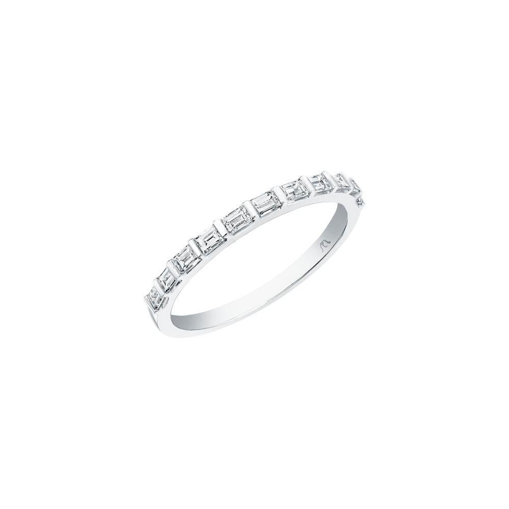 Contemporain Bague sertie de diamants baguettes en or blanc 14 carats en vente