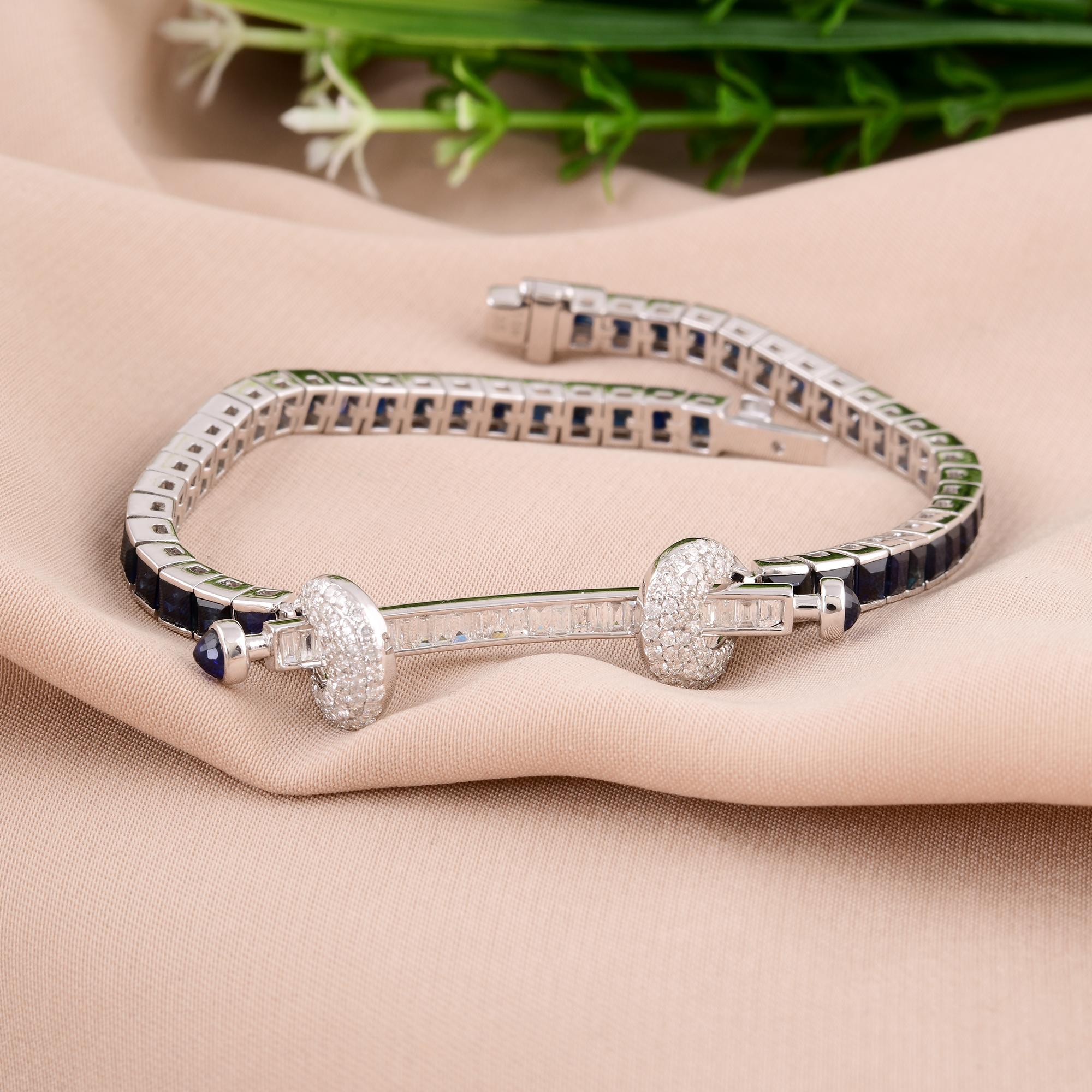 Taille baguette Bracelet artisanal en or blanc 14 carats avec diamants baguettes et saphirs bleus en vente