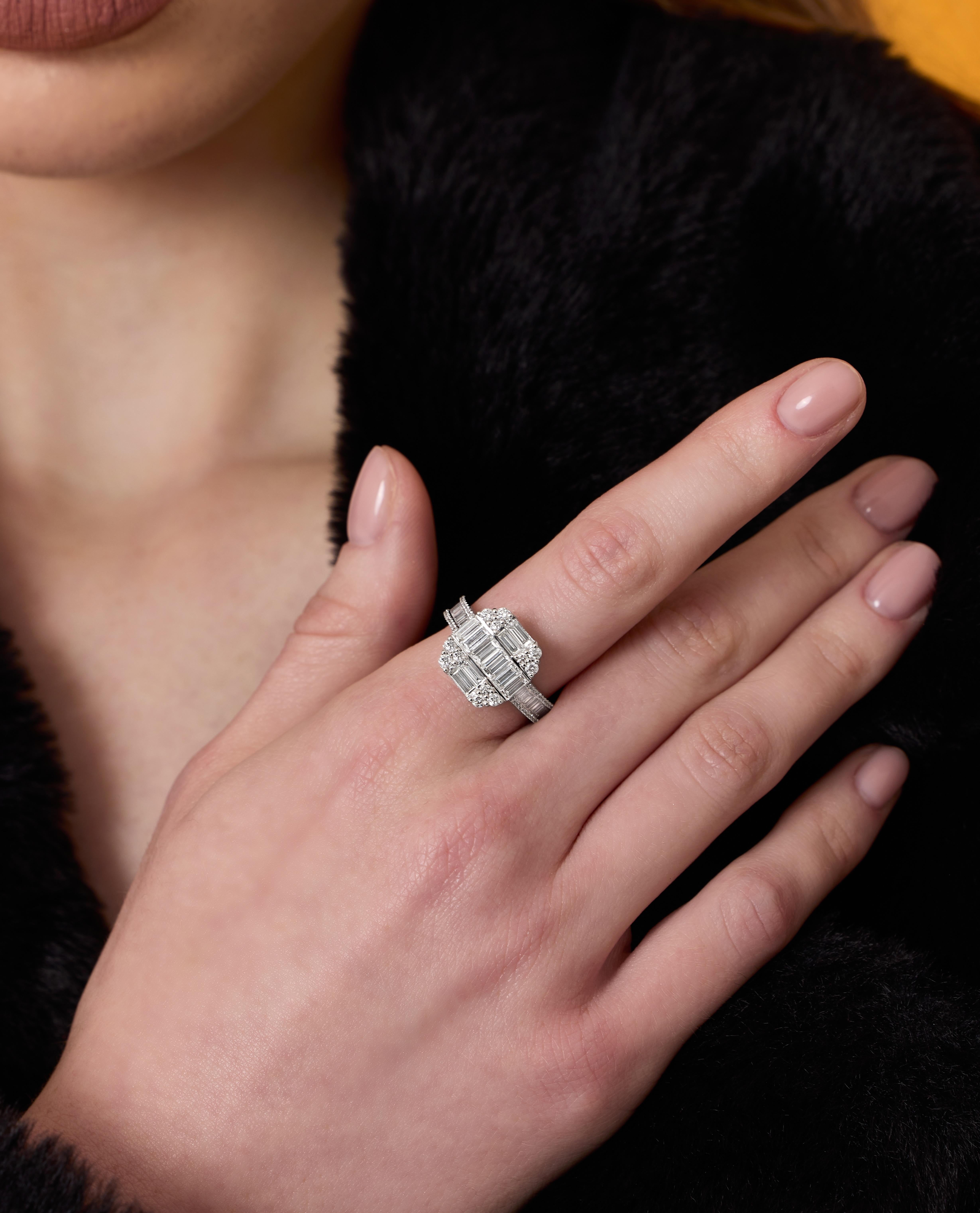 Baguette Cut Baguette Diamond Cluster 1.75ct Solid Gold Ring For Sale