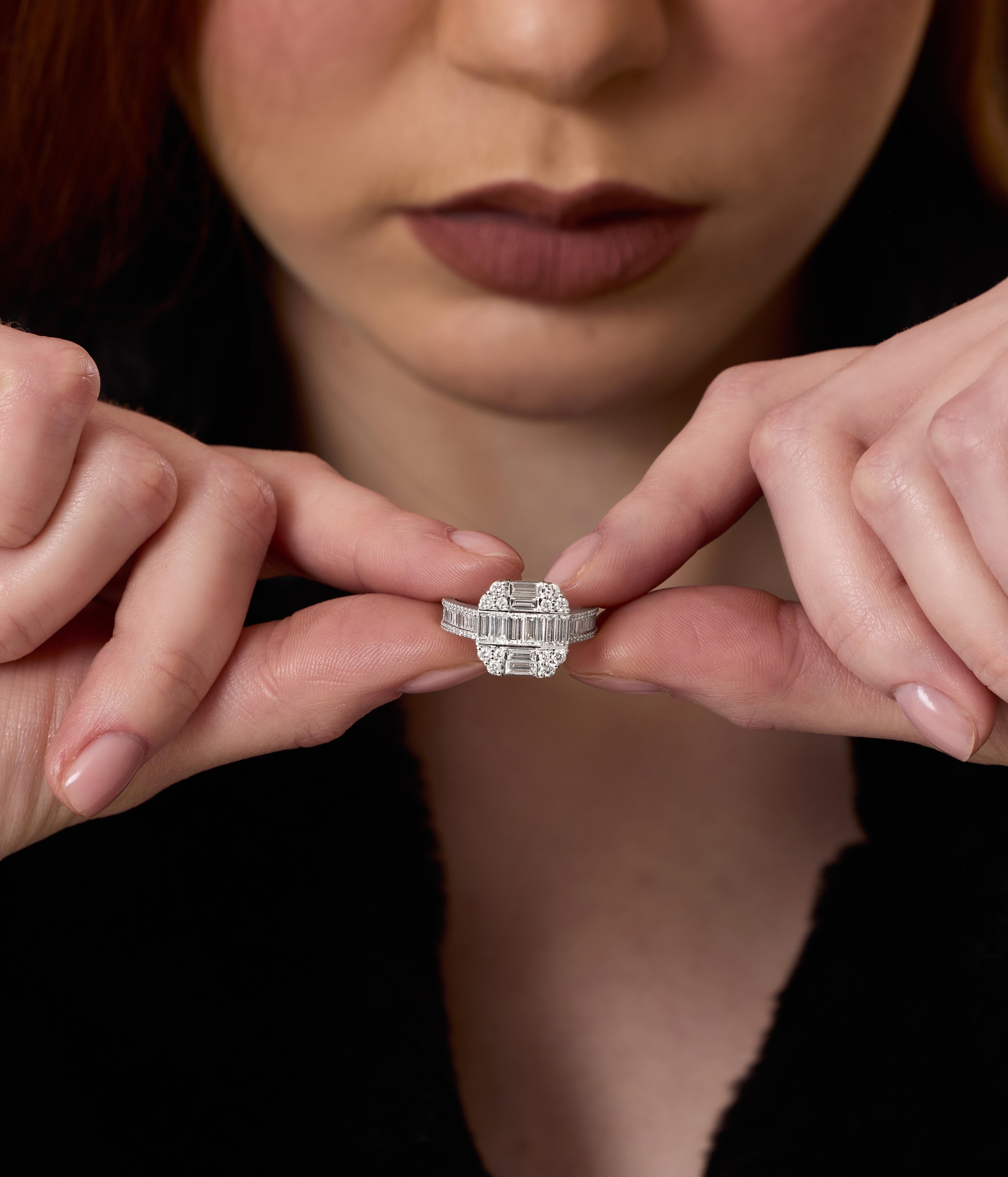 Baguette Diamond Cluster 1.75ct Solid Gold Ring For Sale 3