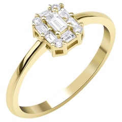 Anillo de compromiso con racimo de diamantes baguette