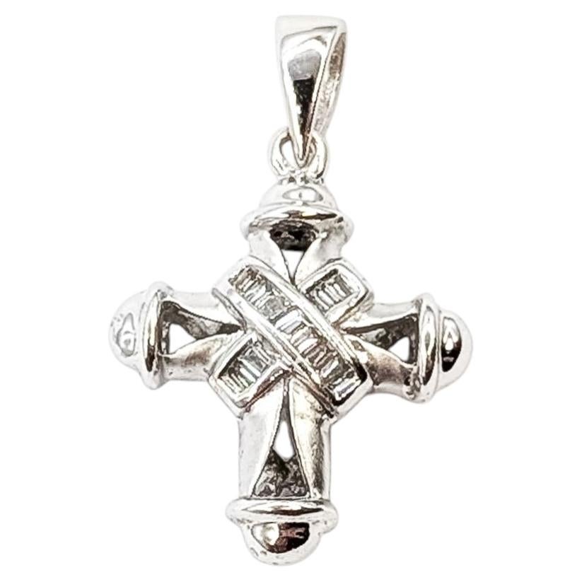 Baguette-Diamant-Kreuz-Anhänger aus 14-karätigem Weißgold