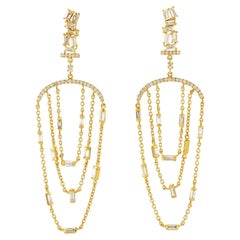 Boucles d'oreilles pendantes en or jaune 18k avec diamants baguettes