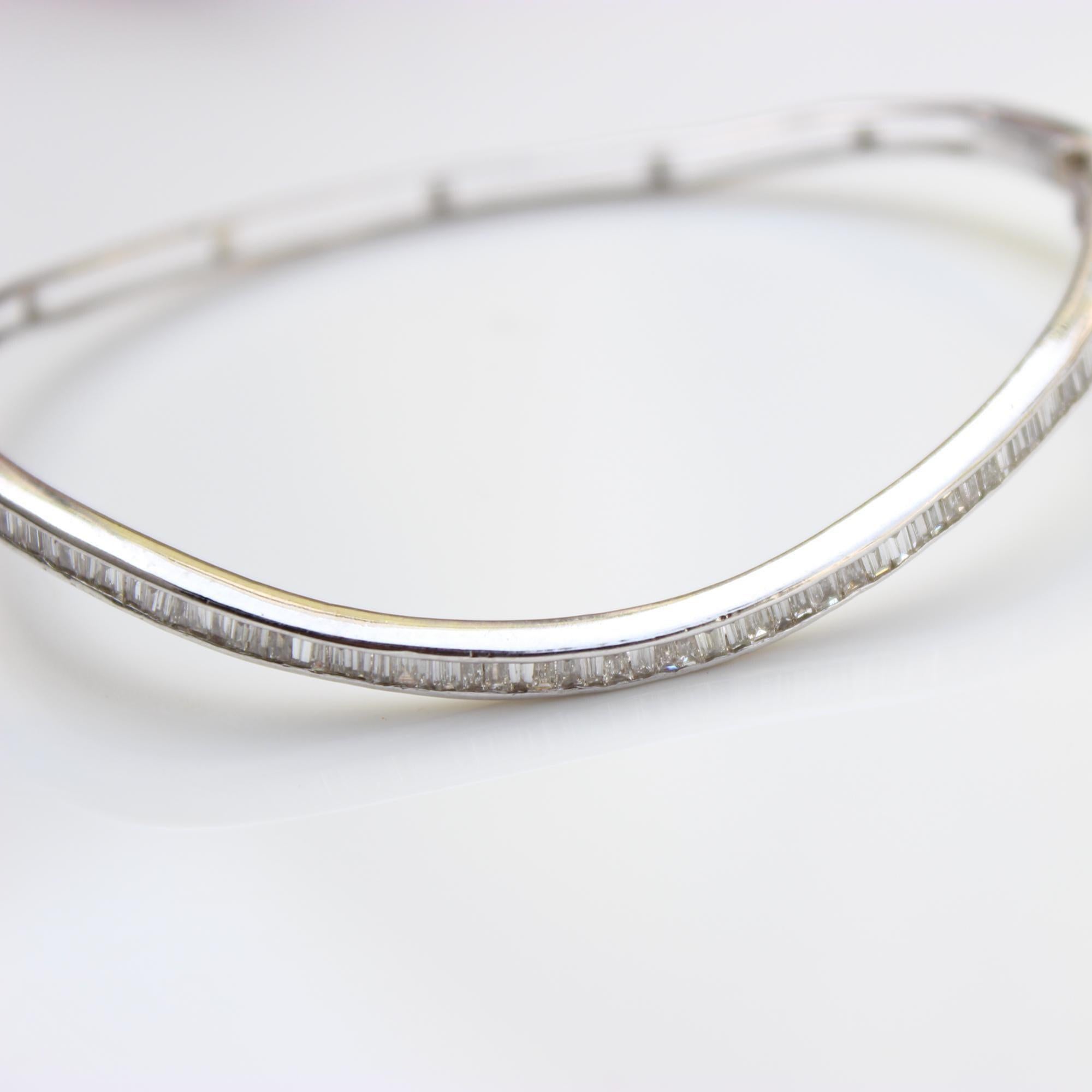 Baguette-Diamant Eternity-Armband aus 14k massivem Gold (zertifiziert) im Zustand „Neu“ im Angebot in New Delhi, DL
