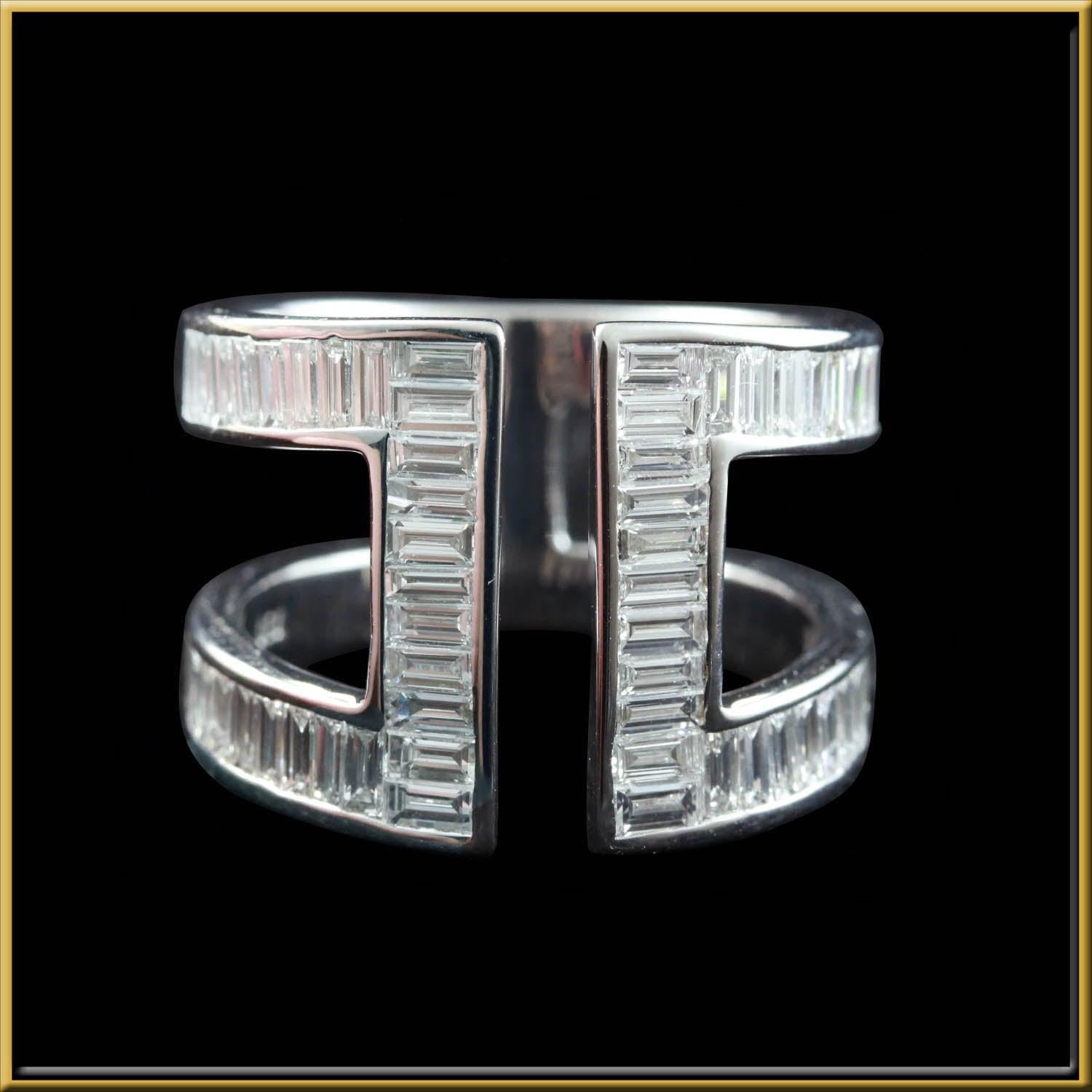For Sale:  Baguette Diamond Fashion Ring in 18 Karat Gold 2