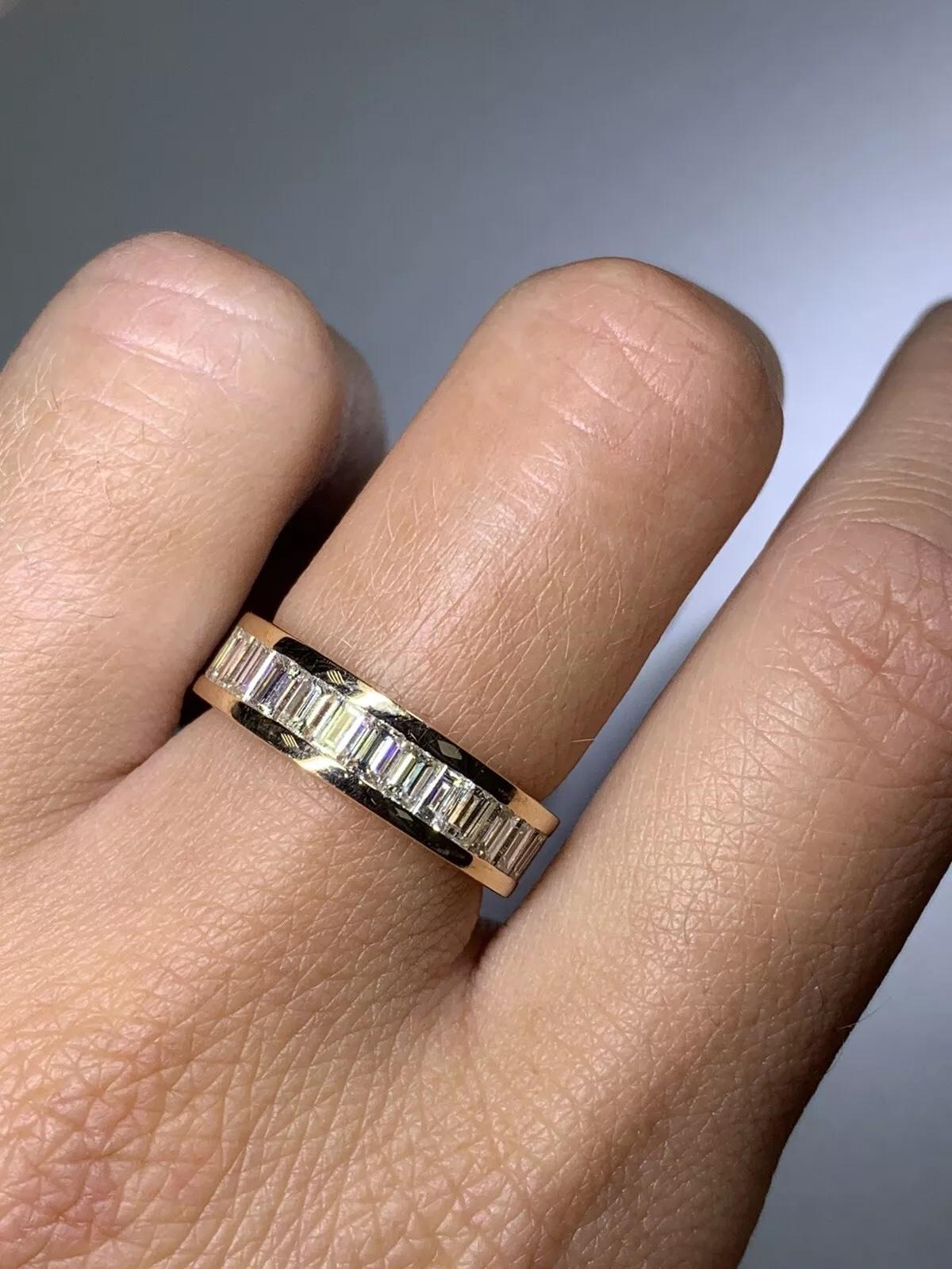 Taglio baguette Anello di fidanzamento a eternità con diamante a baguette in oro rosa 18 carati. in vendita