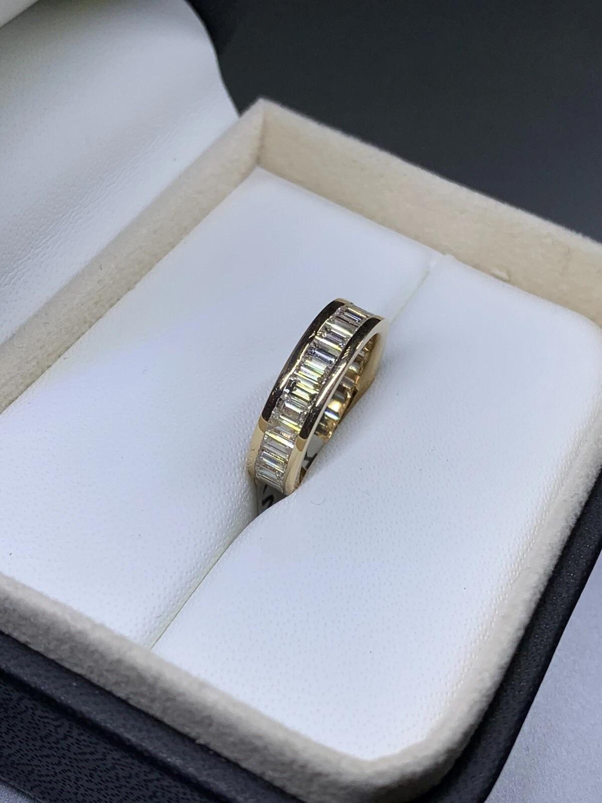 da uomo o donna Anello di fidanzamento a eternità con diamante a baguette in oro rosa 18 carati. in vendita