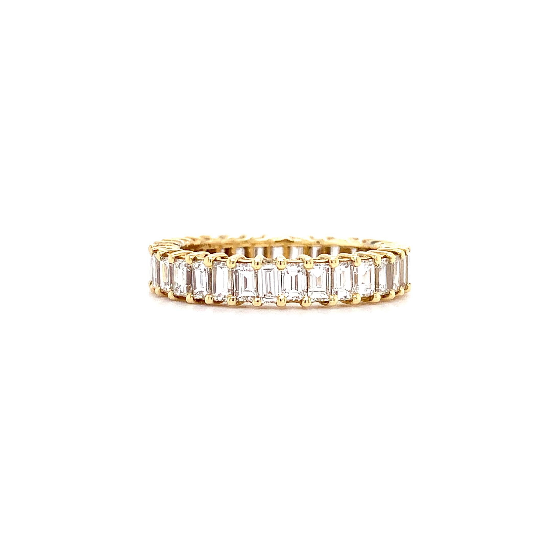 Modern Baguette diamond full eternity engagement wedding ring 18k yellow gold For Sale