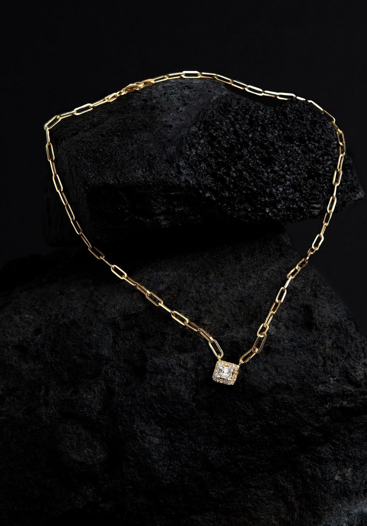 Baguette Diamond Gold Necklace In New Condition For Sale In Los Angeles, CA