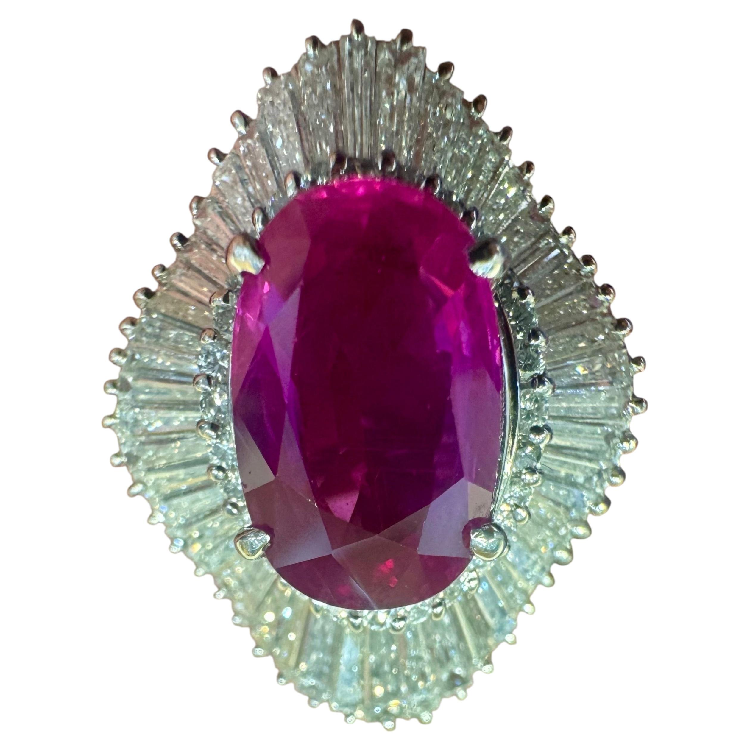 Baguette en diamant avec monture halo, certifiée GIA, 5,08 carats  Bague de fiançailles avec rubis de Birmanie de forme ovale en vente
