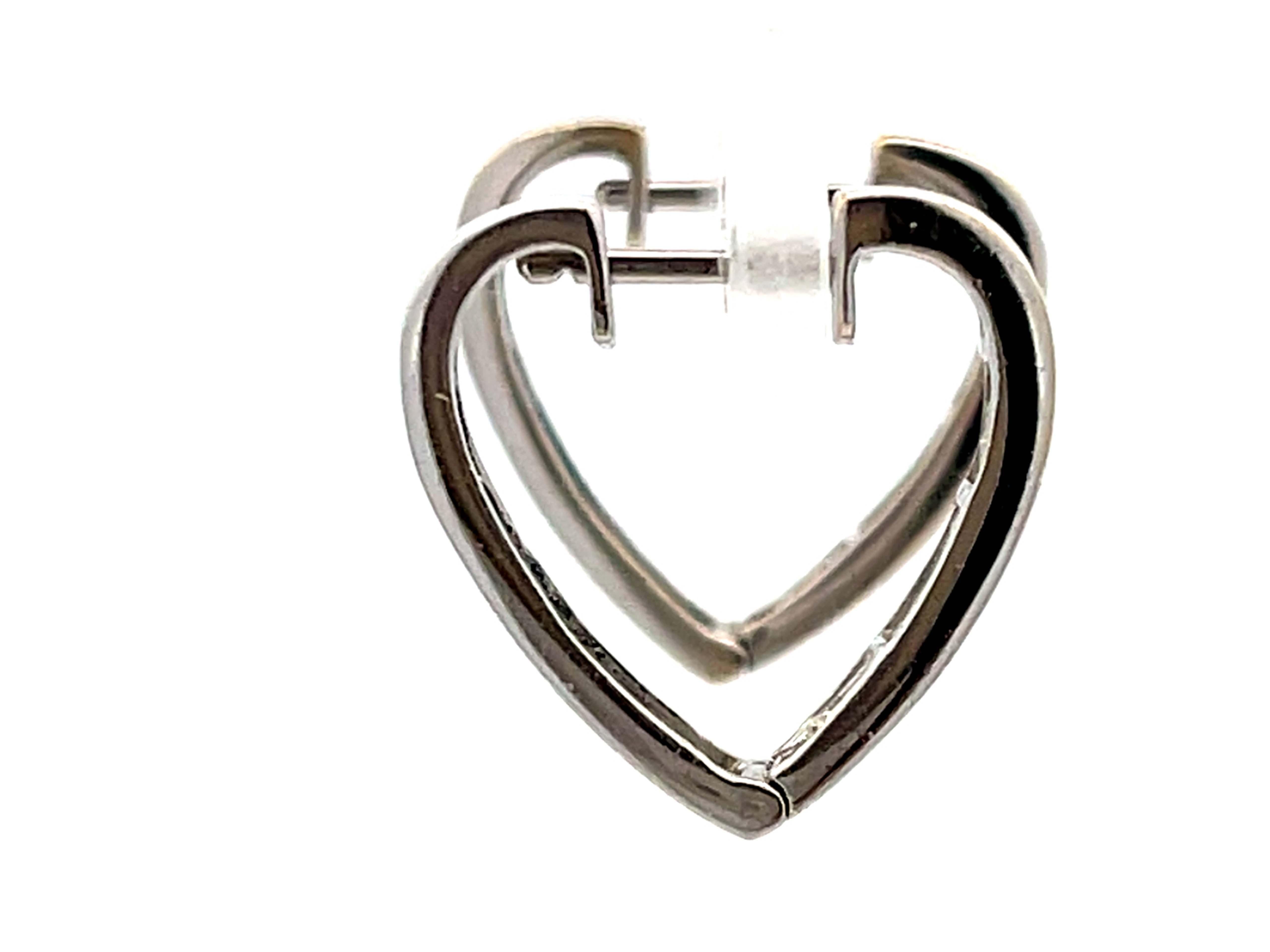 Boucles d'oreilles cœur en or blanc massif 18 carats avec diamants baguettes Pour femmes en vente