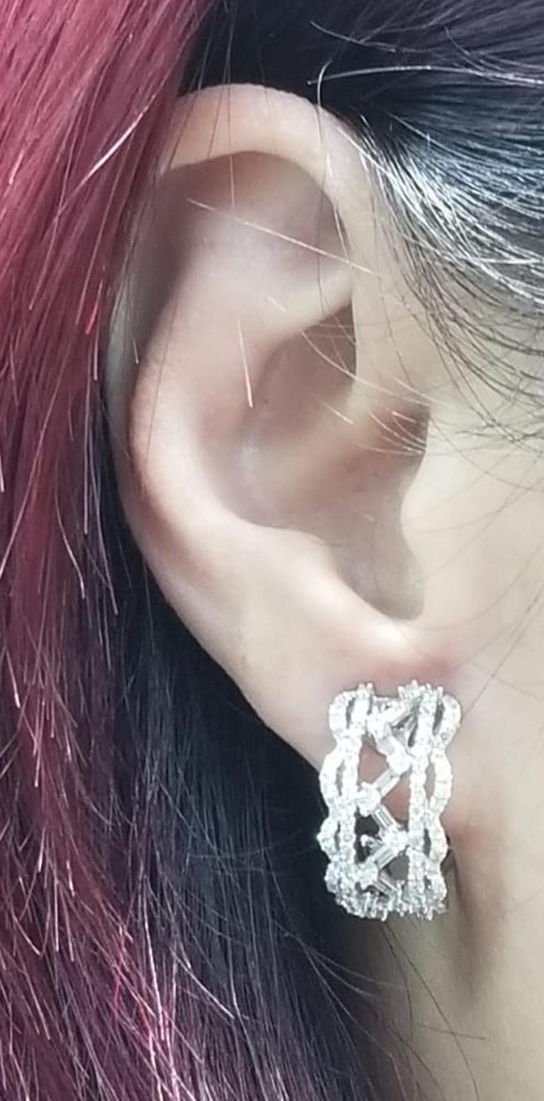 Boucles D'oreilles En Or Blanc 18 Carats Avec Diamants Baguettes - 1,22g - Élégant Et Lumineux