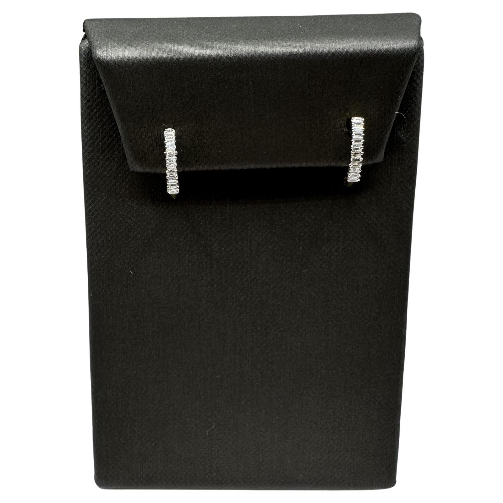 Baguette Diamond Huggies en or jaune 14kt - 0.18ctw, 13.2mm, New