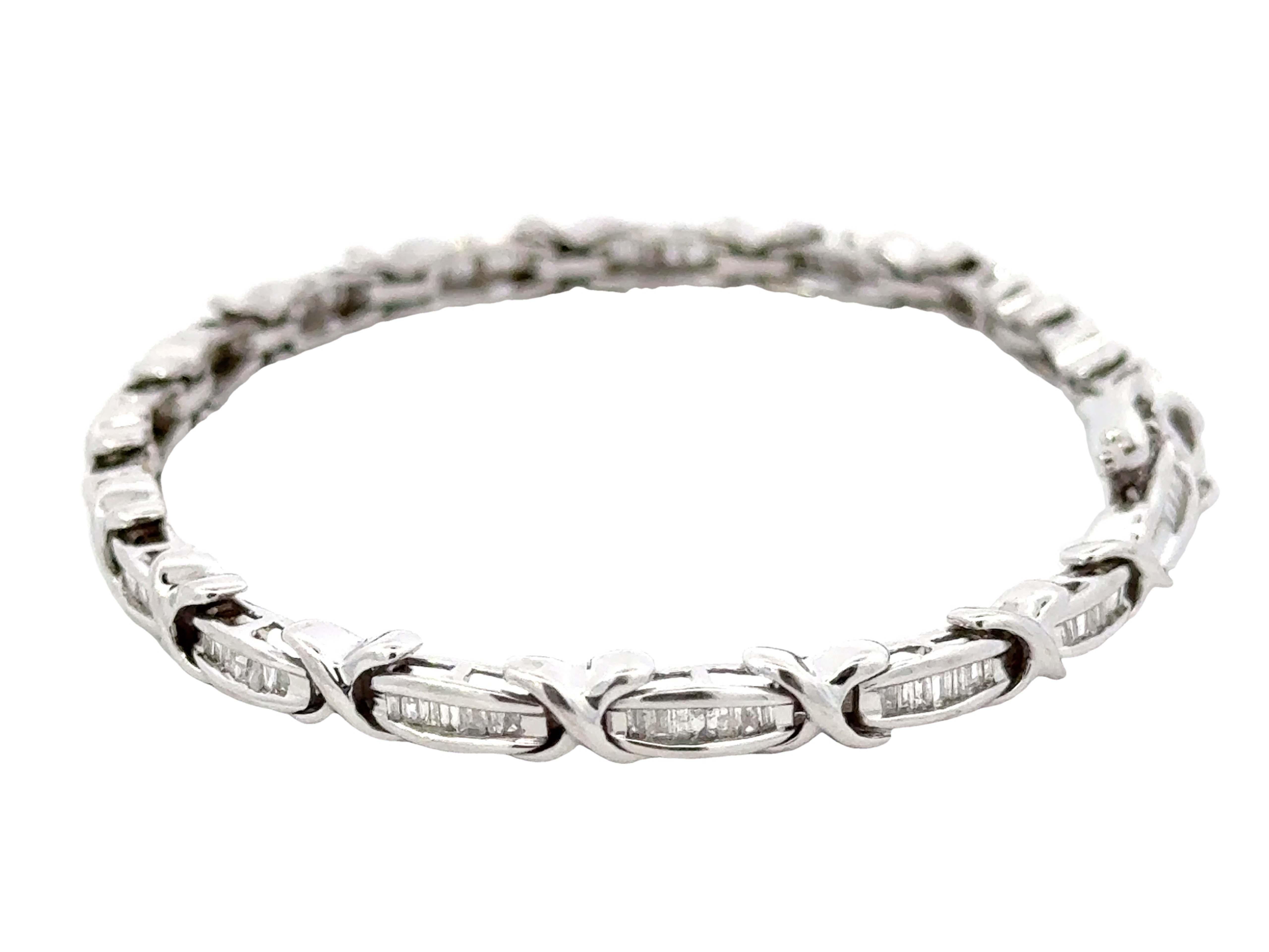 Bracelet à maillons en or blanc 10 carats avec diamants baguettes Excellent état - En vente à Honolulu, HI
