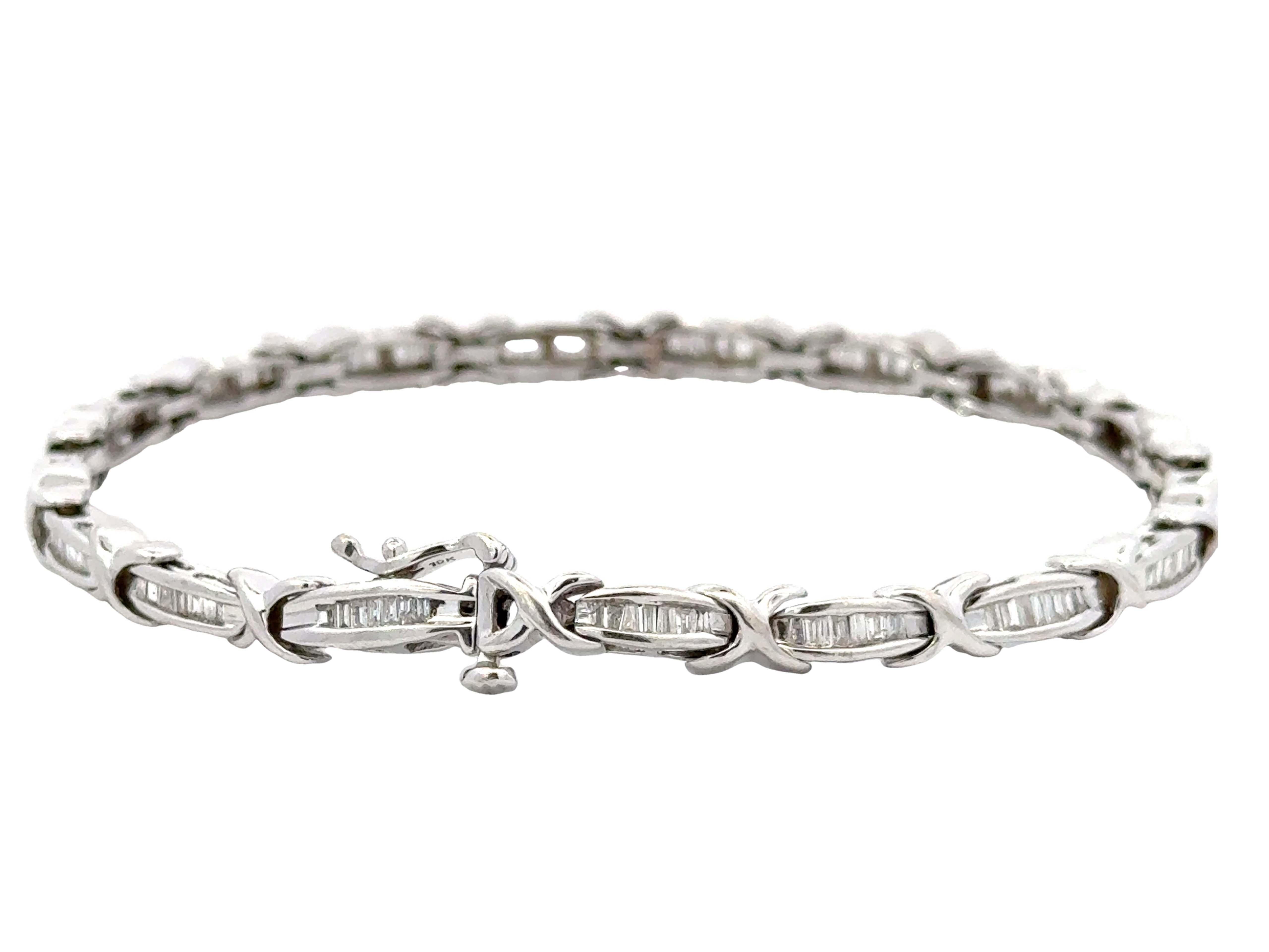 Bracelet à maillons en or blanc 10 carats avec diamants baguettes Pour femmes en vente