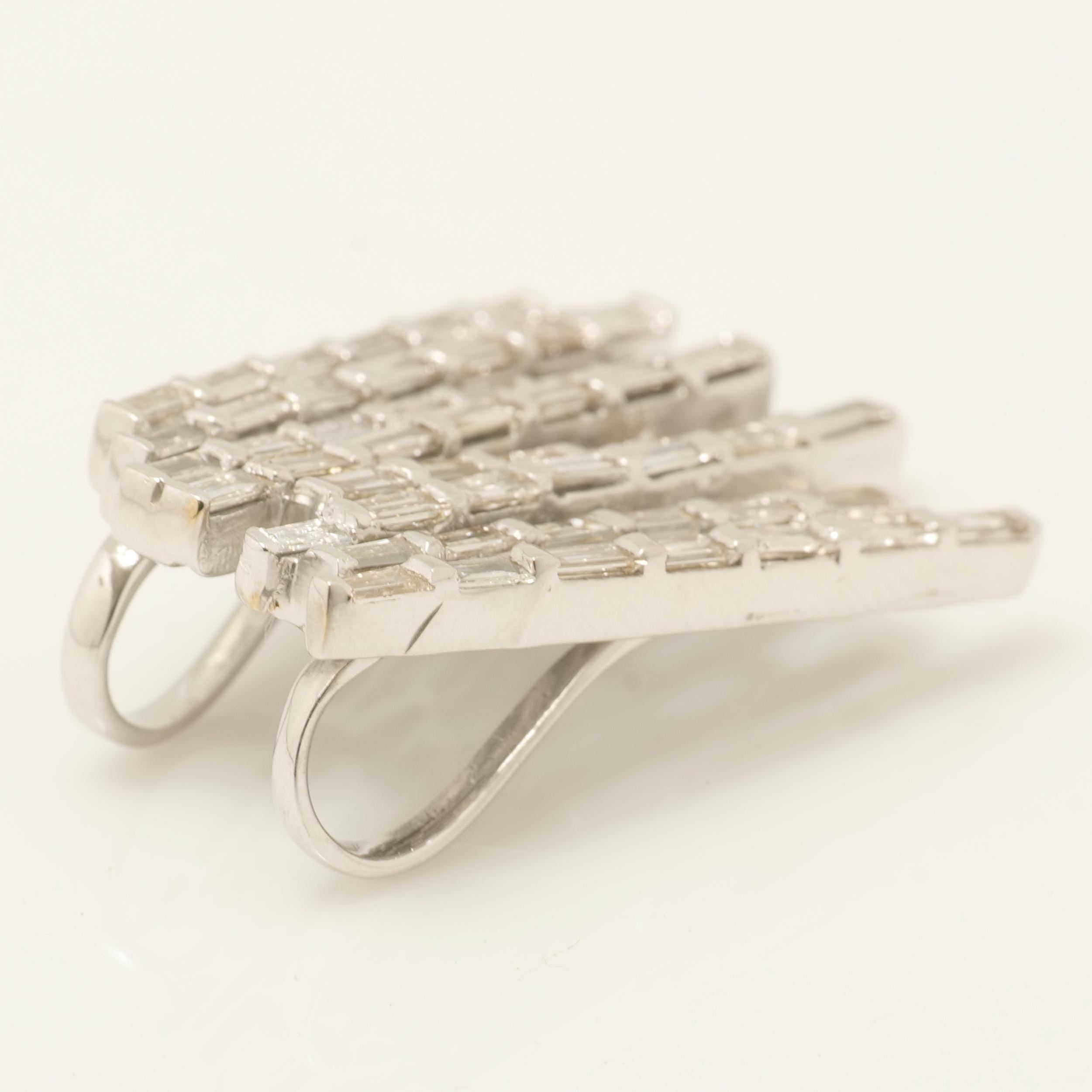 Pendentif en or massif 14k avec diamant baguette (certifié) Neuf - En vente à New Delhi, DL