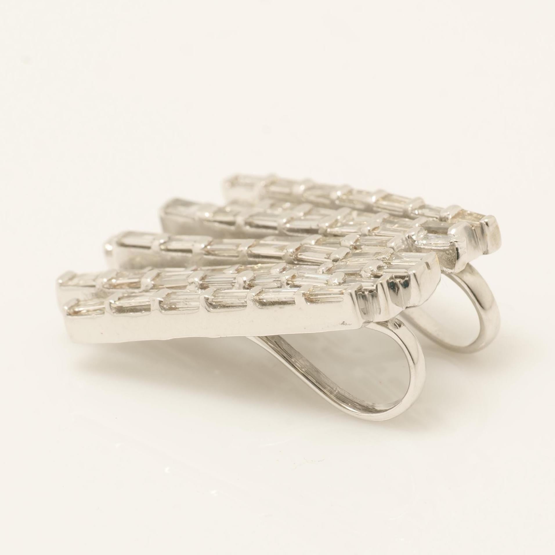 Pendentif en or massif 14k avec diamant baguette (certifié) Pour femmes en vente