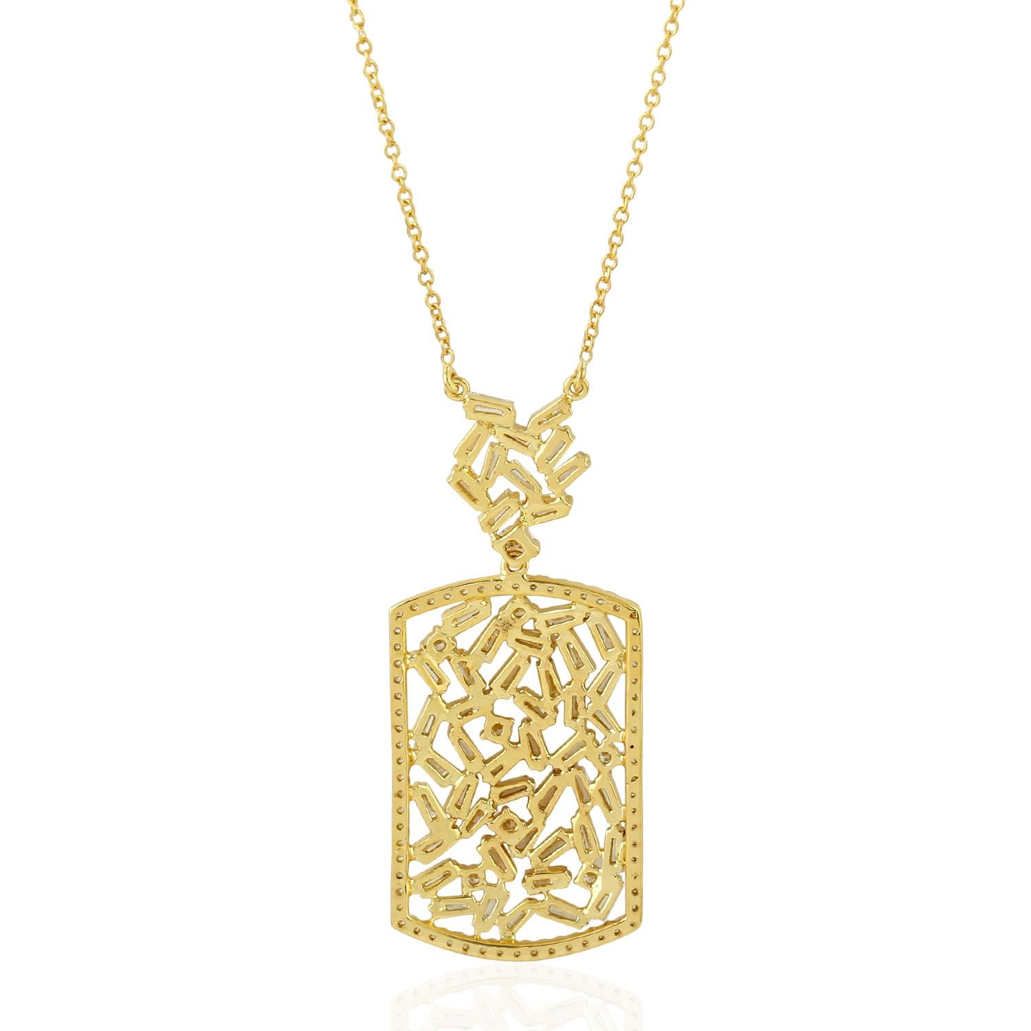 Artisan Collier pendentif en or jaune massif 18 carats avec diamants baguettes en vente