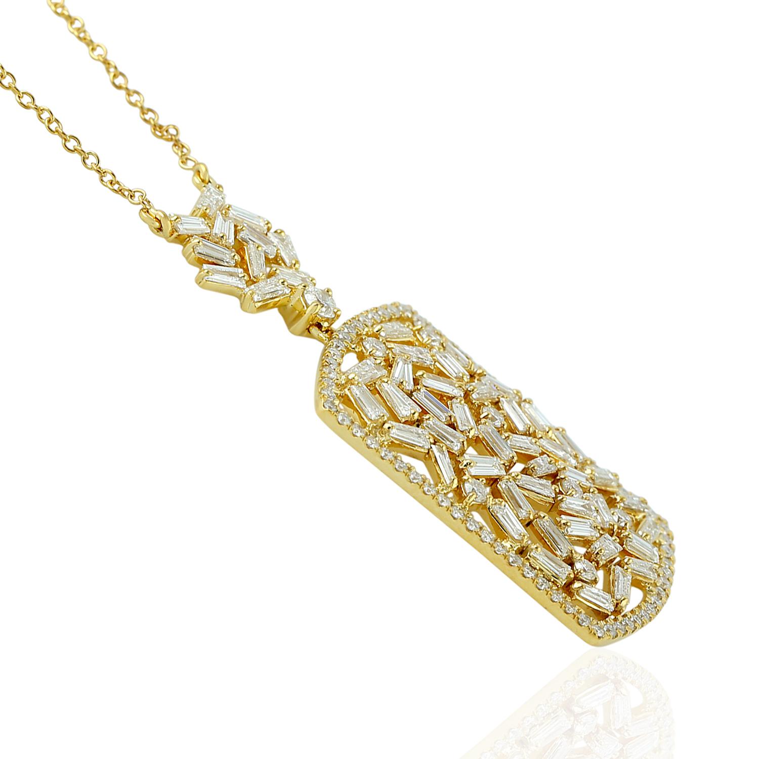 Taille mixte Collier pendentif en or jaune massif 18 carats avec diamants baguettes en vente