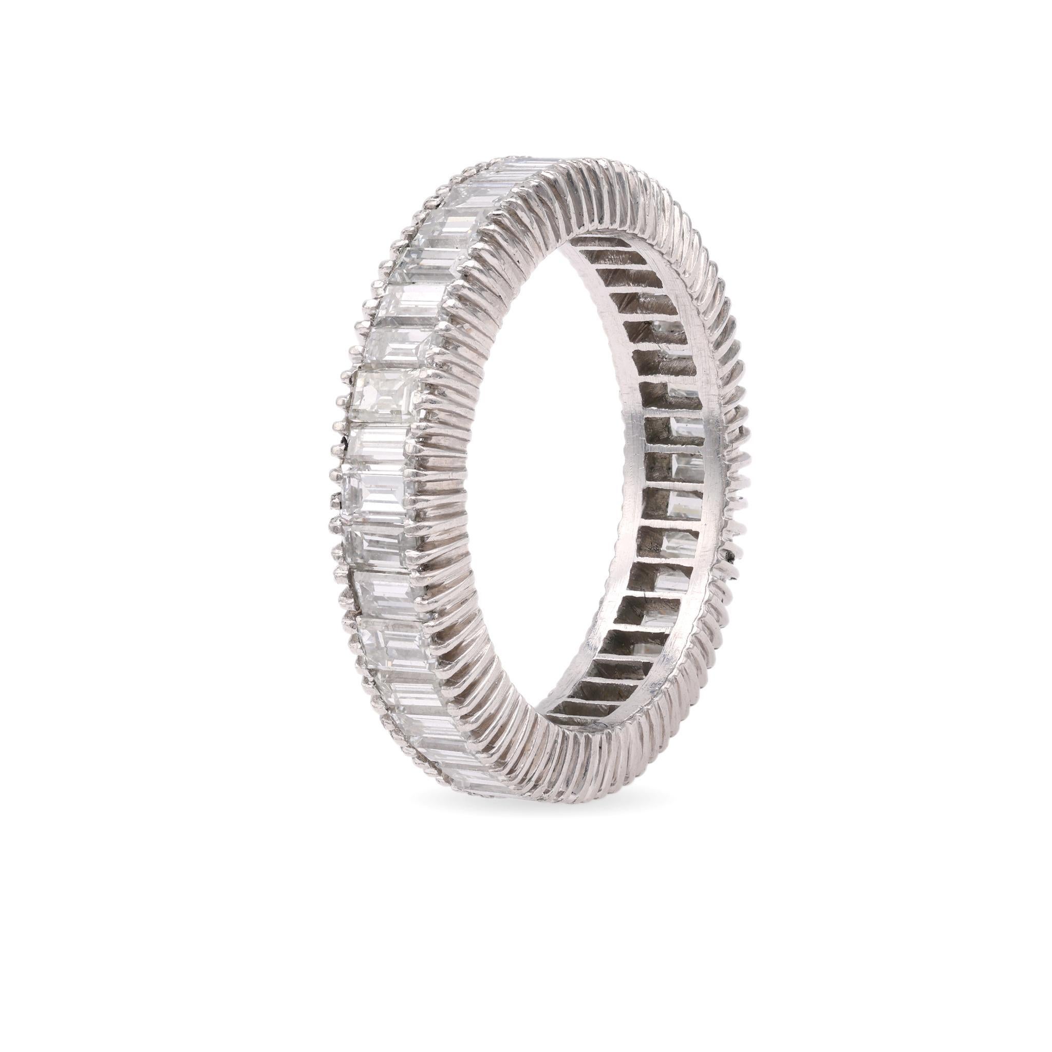 Taille baguette Bracelet éternel en platine avec diamant baguette en vente