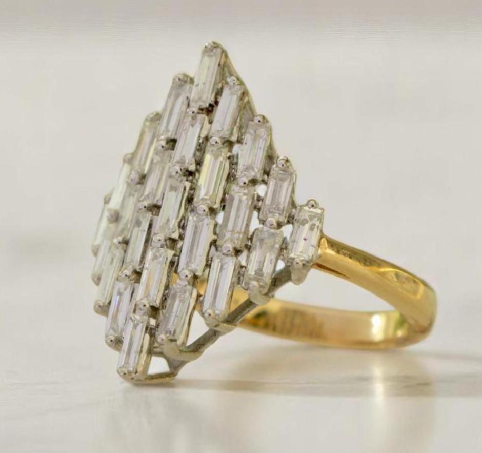 Baguette Cut Baguette Diamond Ring in 14K Solid Gold (Certified) For Sale