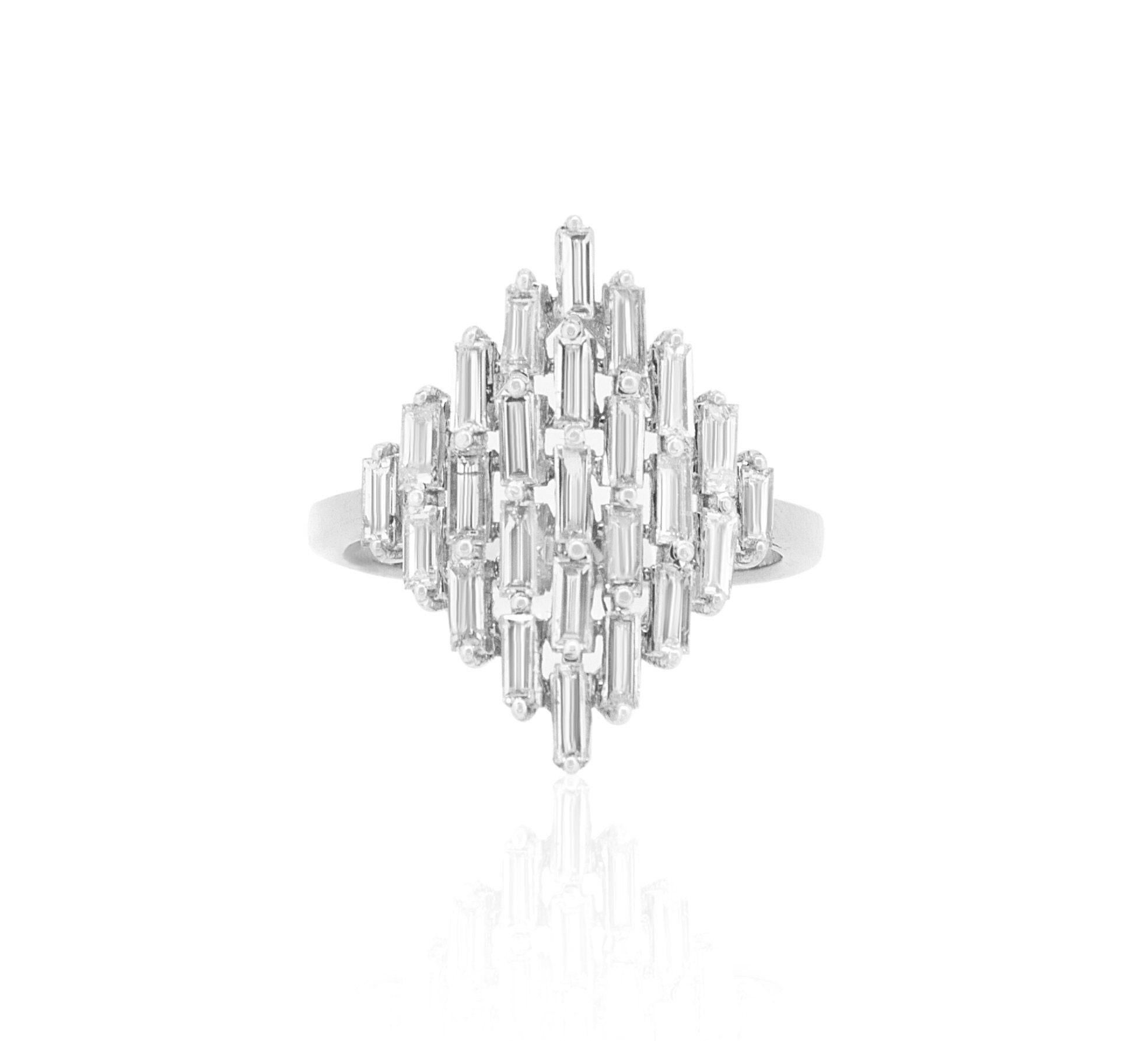 Baguette Diamond Ring in 14K Solid Gold (Certified) For Sale 2