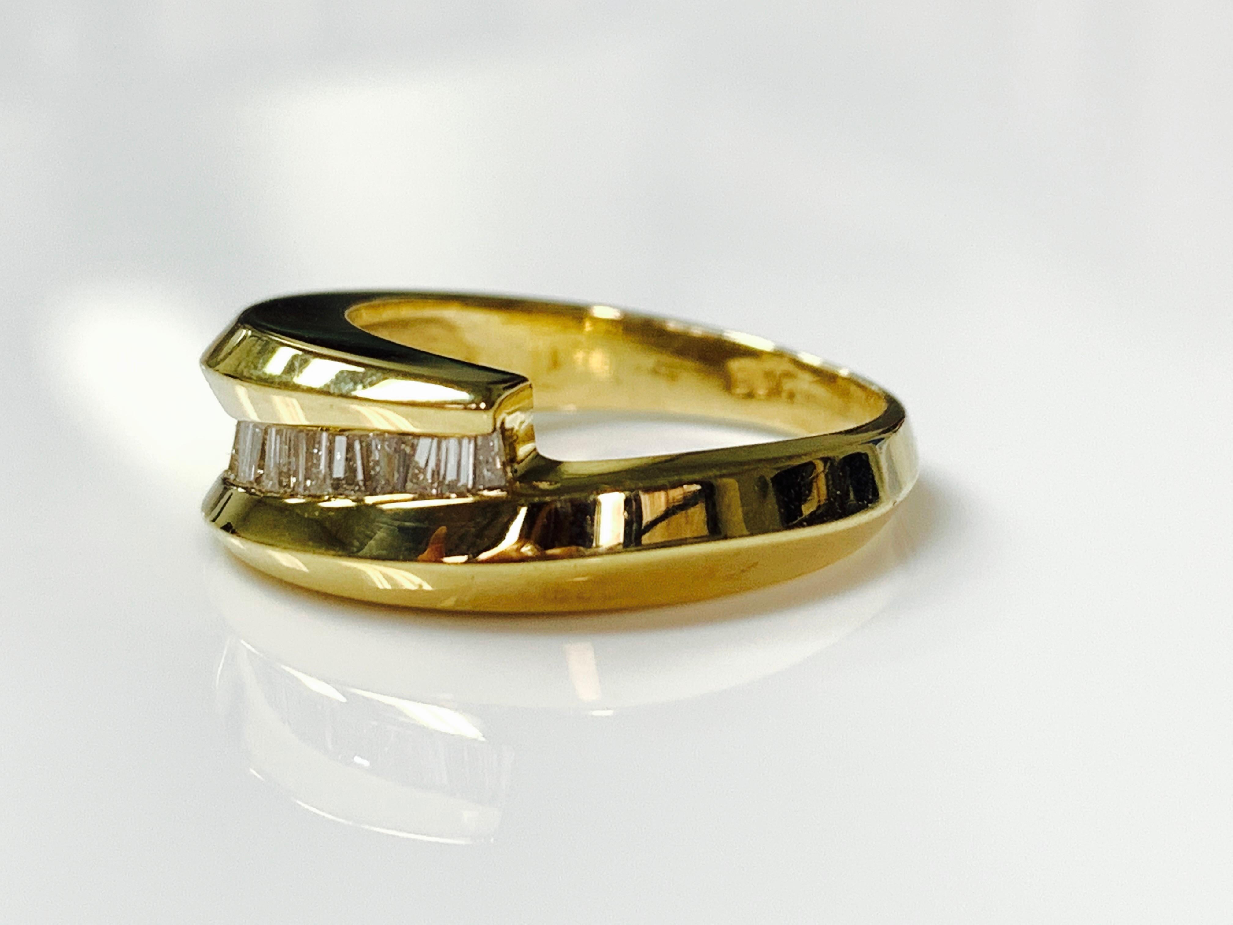 Contemporary Baguette Diamond Ring in Yellow Gold For Sale