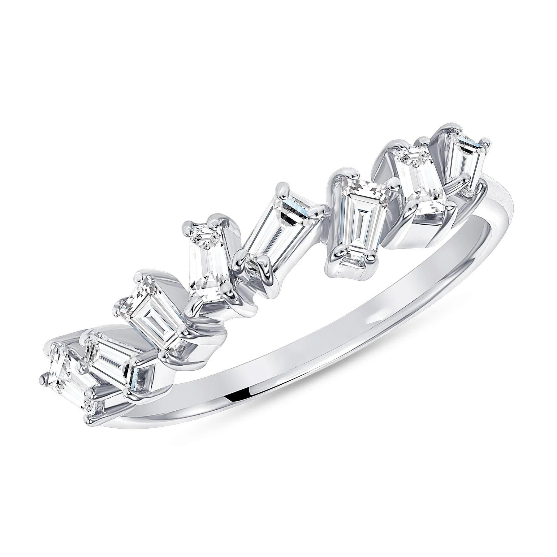 Im Angebot: Stapelbarer Baguette-Diamant-Ring mit Scatter () 4