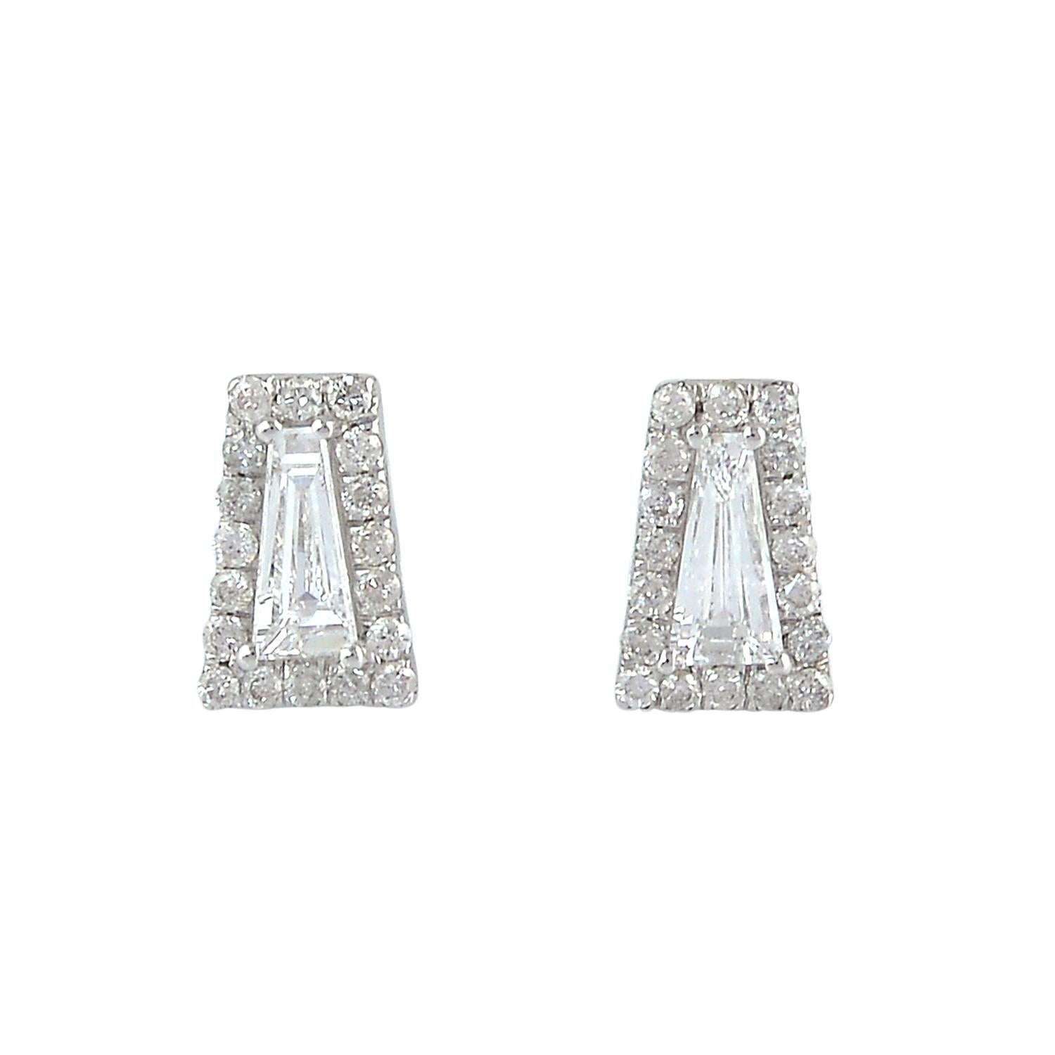 Orecchini con diamante Baguette in oro bianco 18k In condizioni Nuovo in vendita a New York, NY