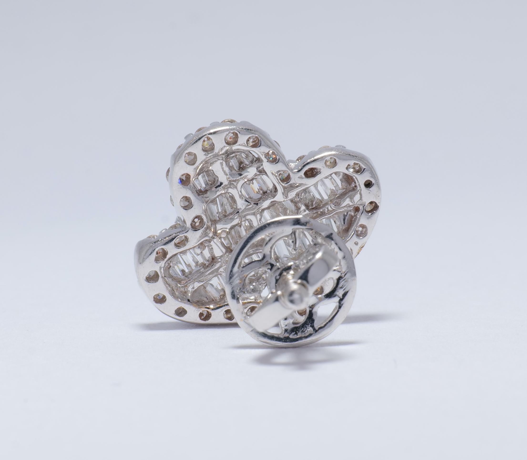 Donna Orecchini con diamante Baguette in oro massiccio 14k (certificati) in vendita