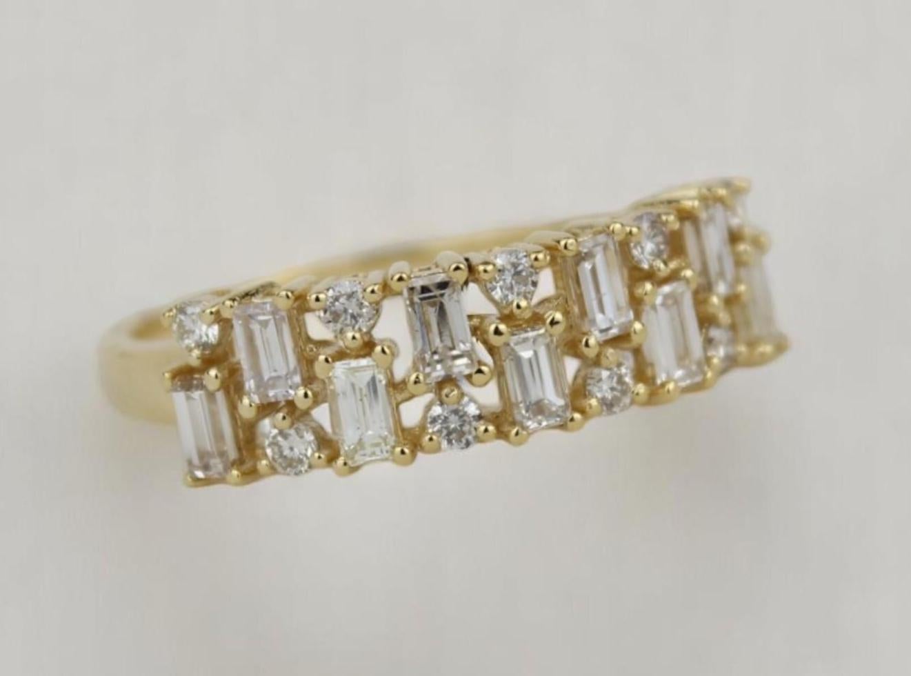 Alliance d'éternité en or massif 14 carats avec diamants baguettes (certifié) Pour femmes en vente