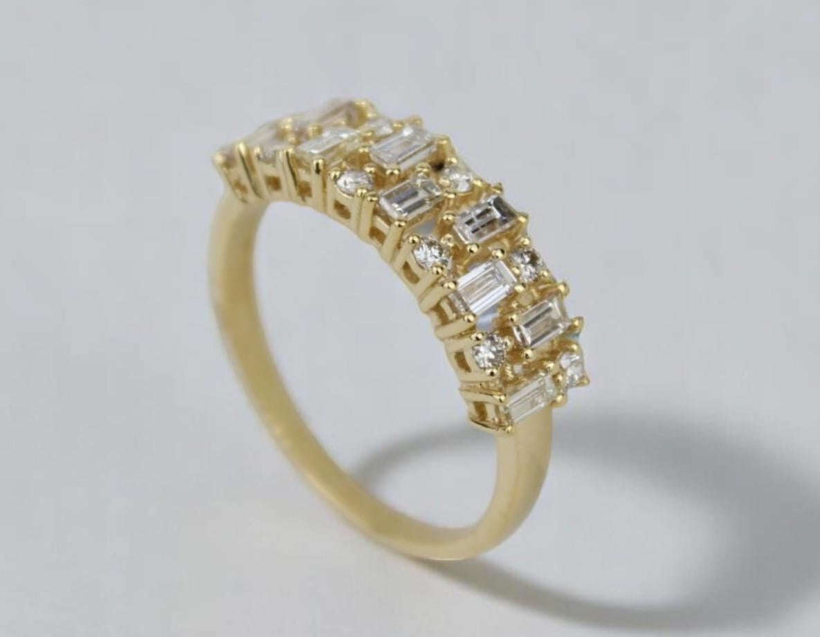 Alliance d'éternité en or massif 14 carats avec diamants baguettes (certifié) en vente 2