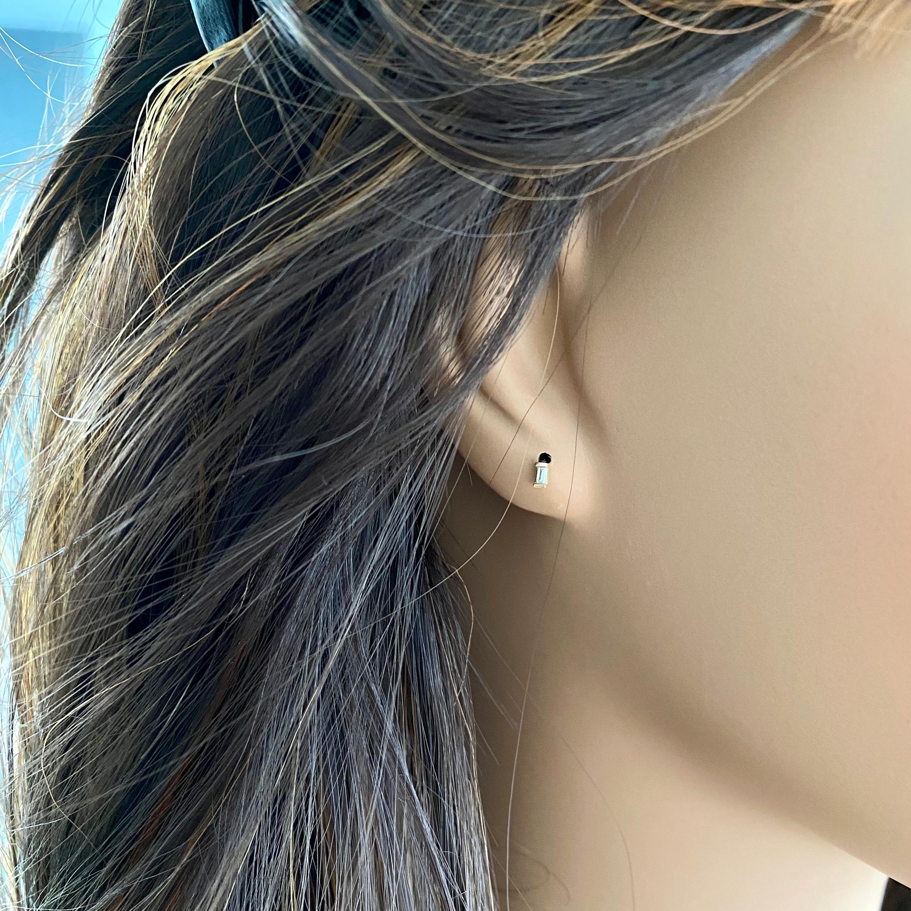 Mini-Ohrstecker mit Baguette-Diamant 0,20 Karat 14 Karat Gelbgold 0,15 Zoll 2