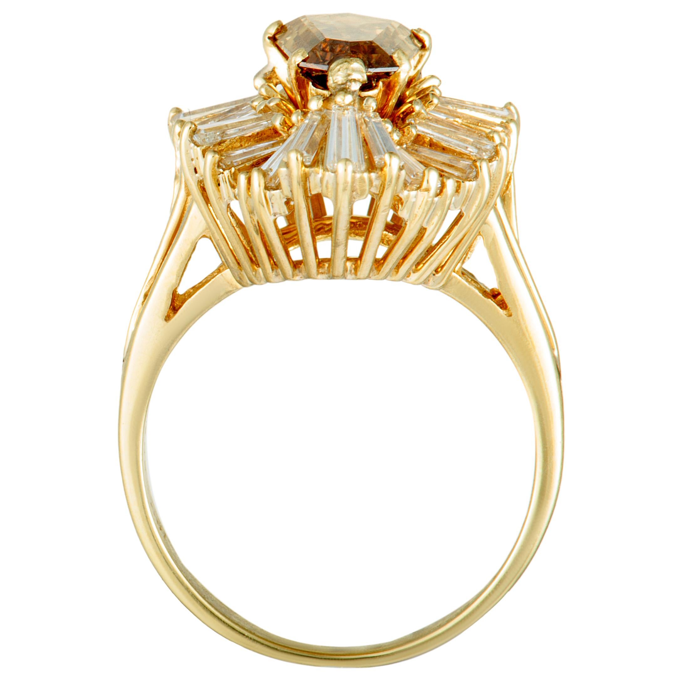 An incredibly attractive embodiment of luxe sophistication, this fabulous ring boasts a stunningly extravagant appeal and it will elevate your style in an exceptionally prestigious fashion. The ring is crafted from 18K yellow gold and it is