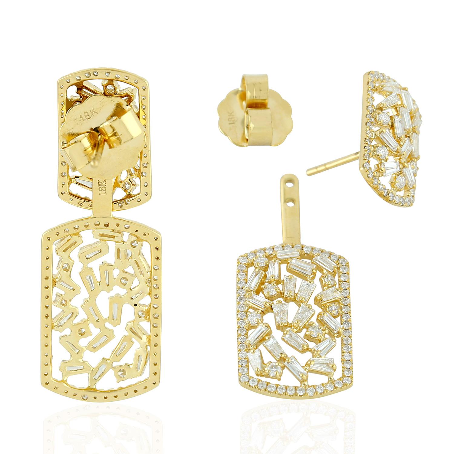 Art déco Boucles d'oreilles pendantes en or jaune 18k serties de diamants baguettes en vente