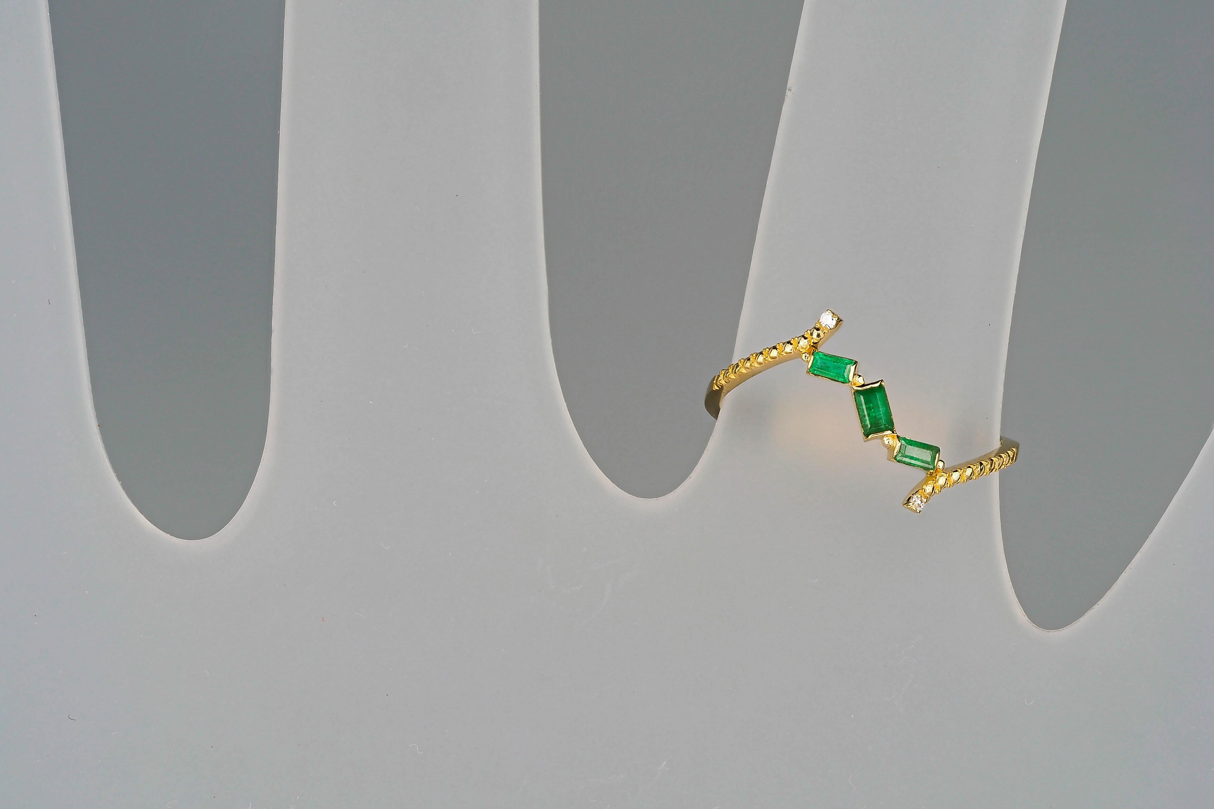 Baguette emerald 14k gold ring.  For Sale 4