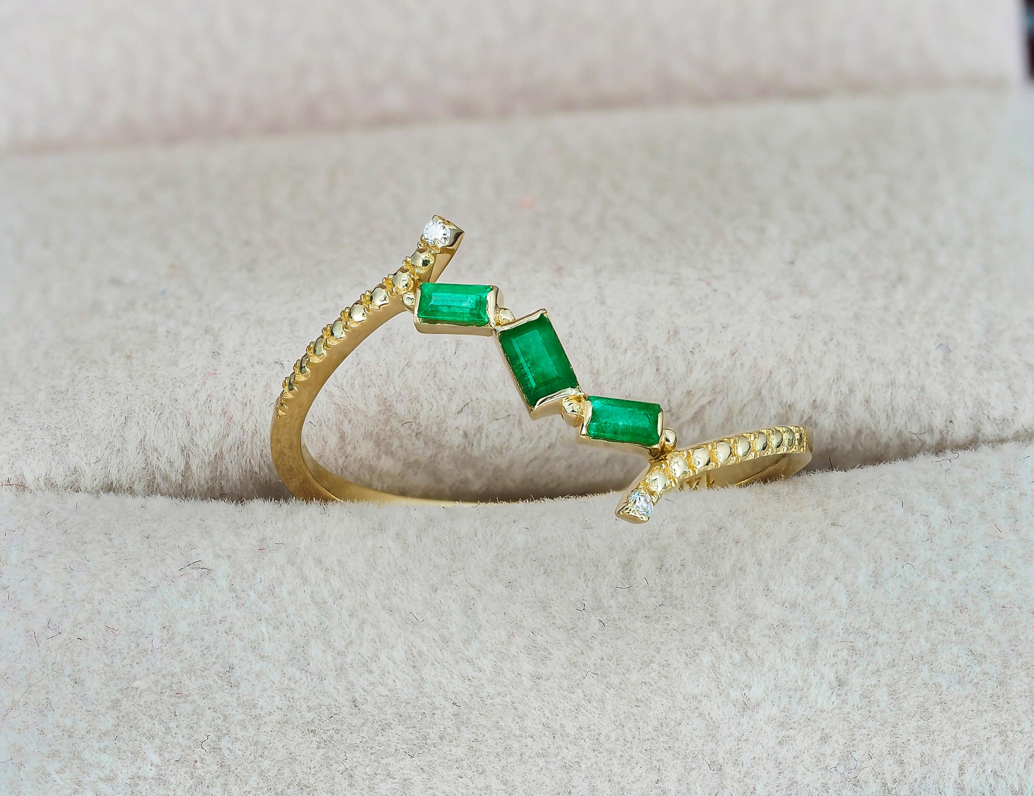 Baguette emerald 14k gold ring.  In New Condition For Sale In Istanbul, TR
