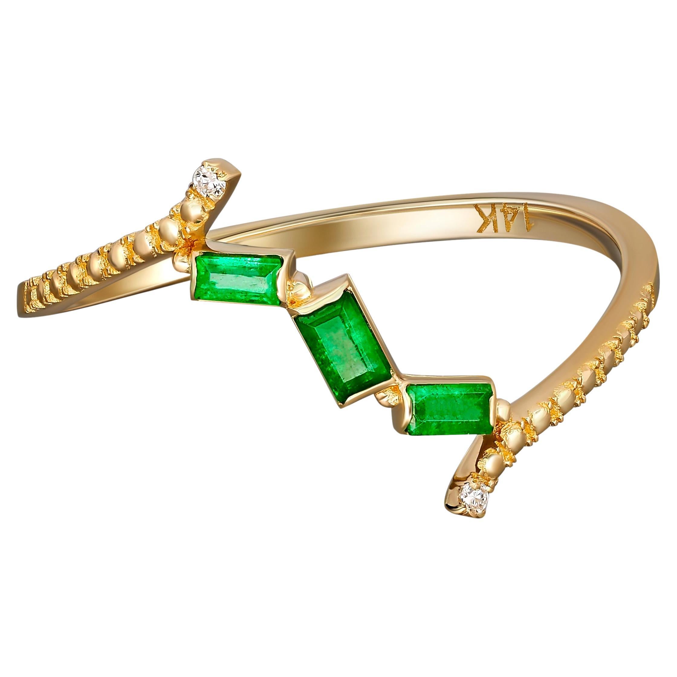 Baguette emerald 14k gold ring.  For Sale