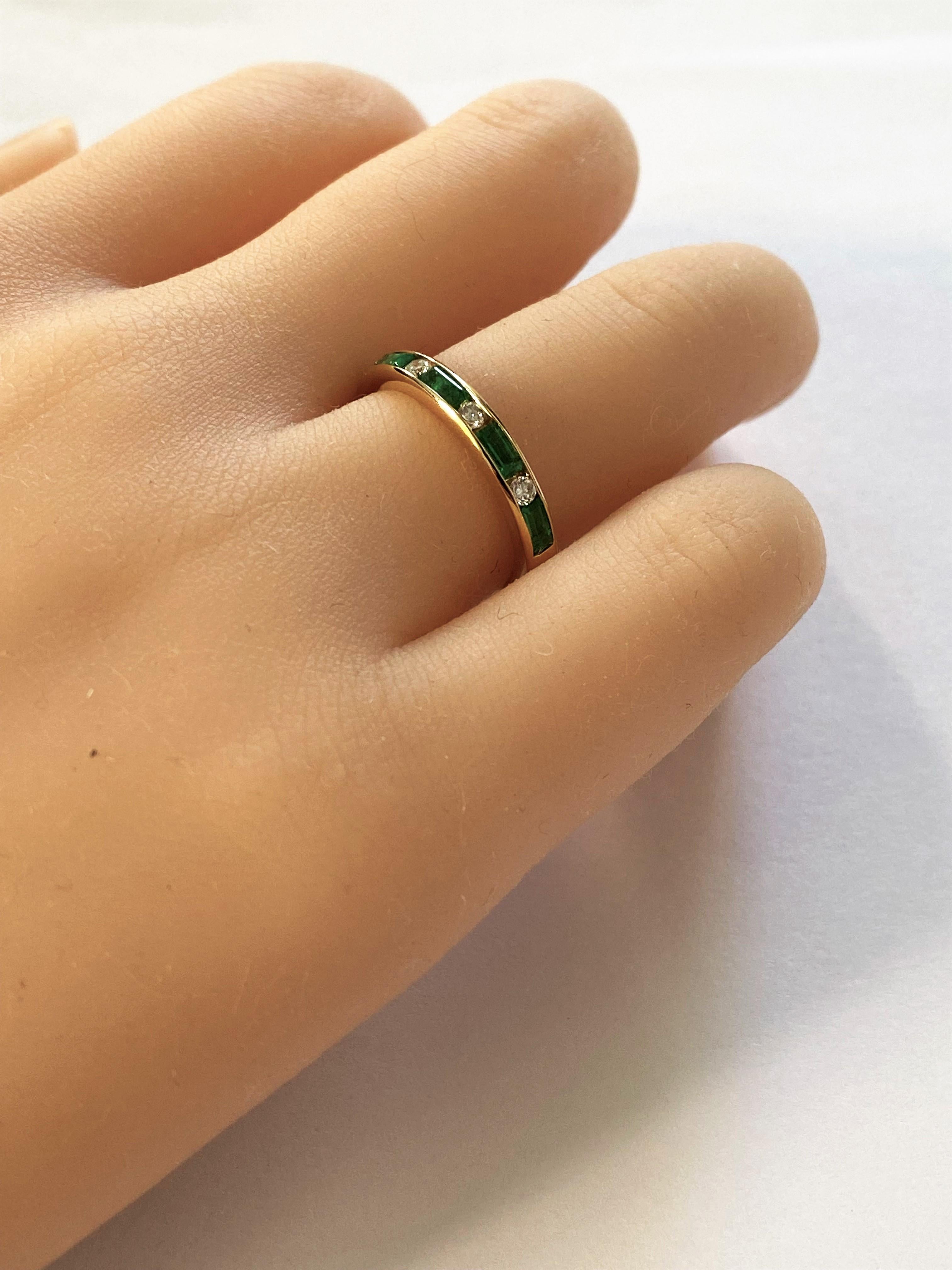 Baguette Emerald Alternating Round Diamond Partial Yellow Gold Band In New Condition In New York, NY