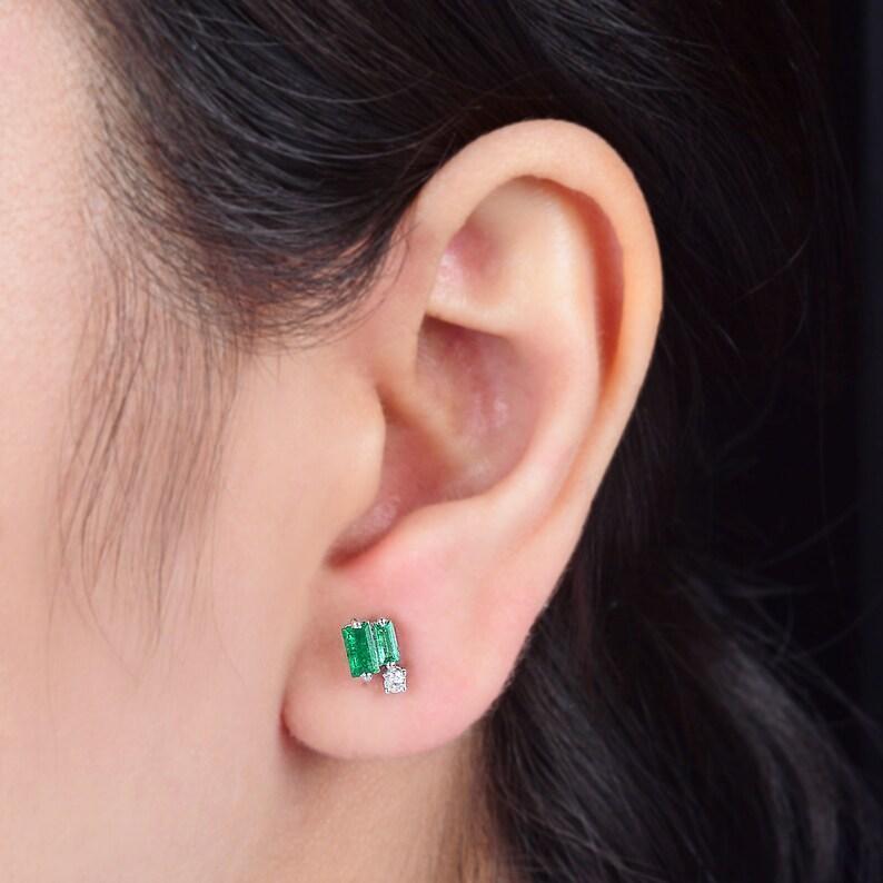 Taille baguette Boucles d'oreilles en or 14 carats Baguette Emeraude Diamant en vente