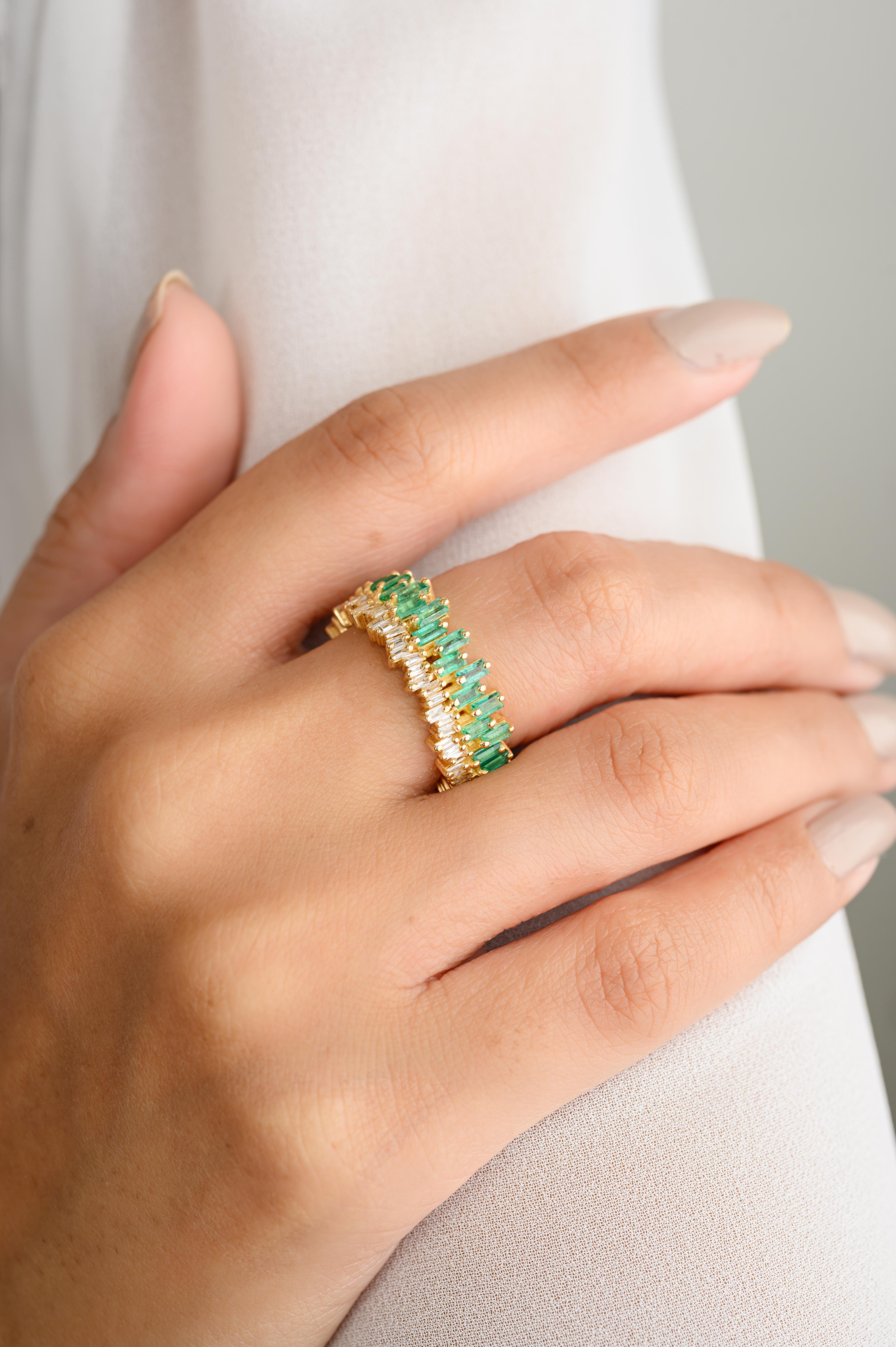 For Sale:  Baguette Emerald Diamond Eternity Band Ring for Engagement in 18k Yellow Gold 2