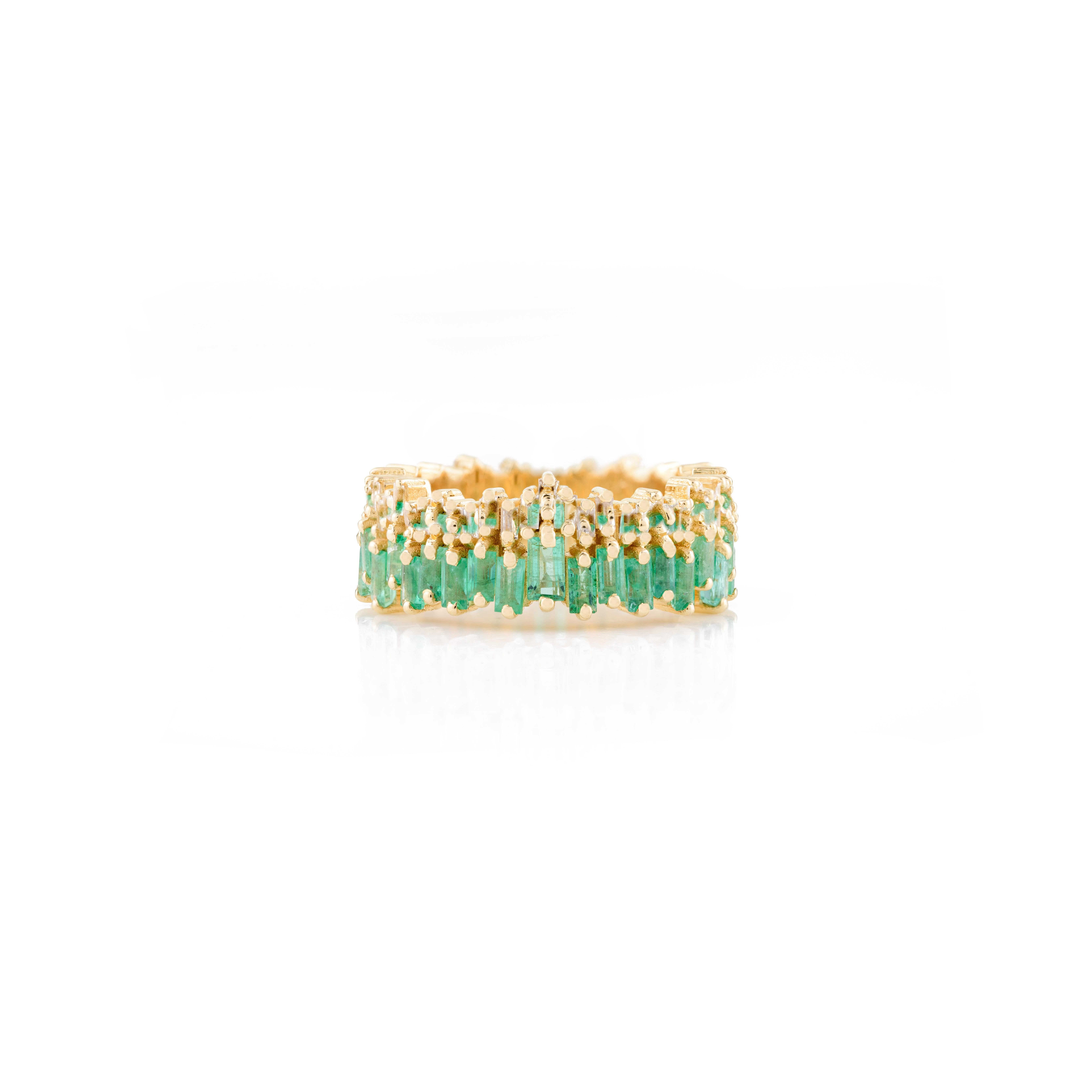 For Sale:  Baguette Emerald Diamond Eternity Band Ring for Engagement in 18k Yellow Gold 3