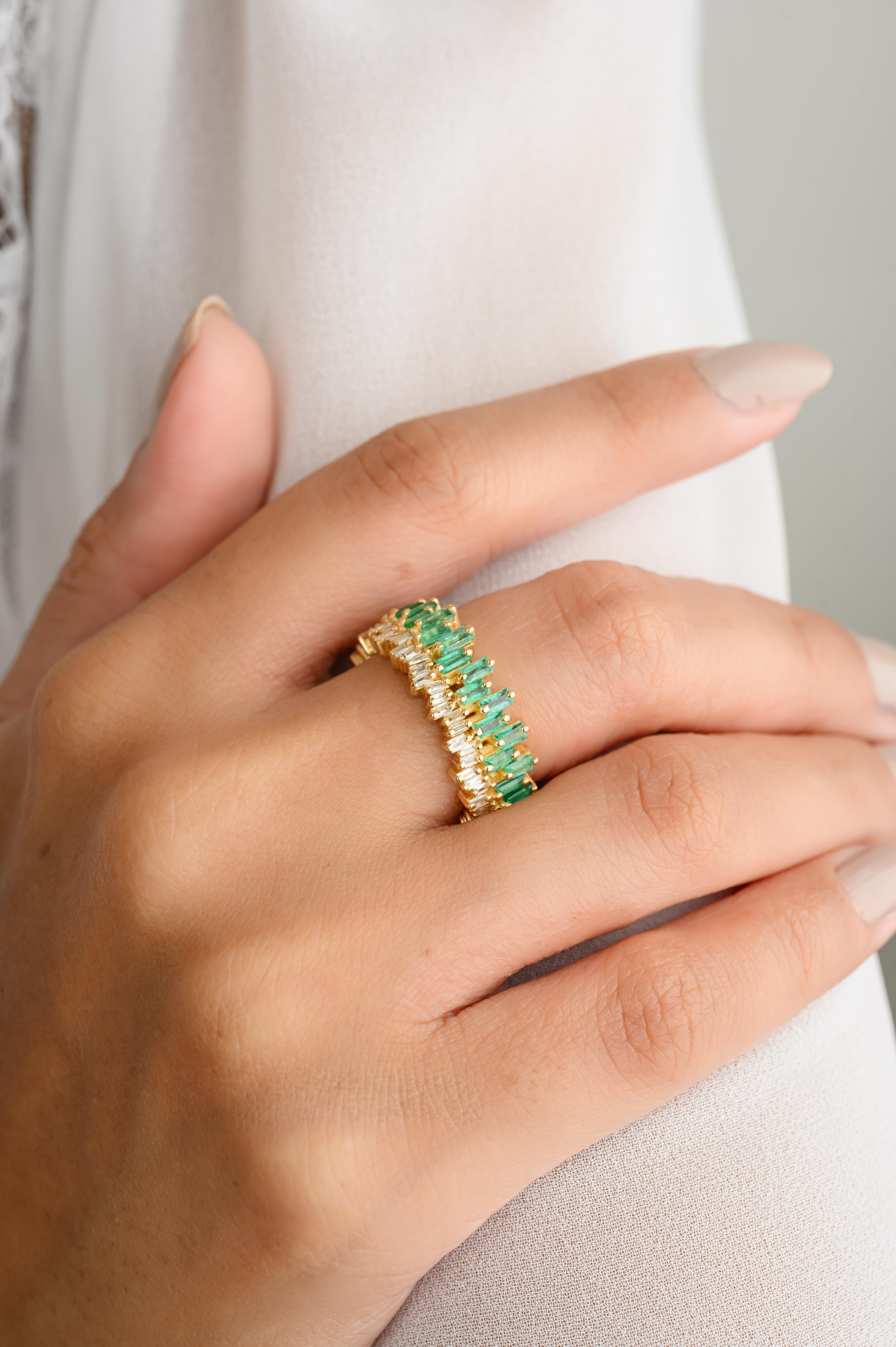 For Sale:  Baguette Emerald Diamond Eternity Band Ring for Engagement in 18k Yellow Gold 4