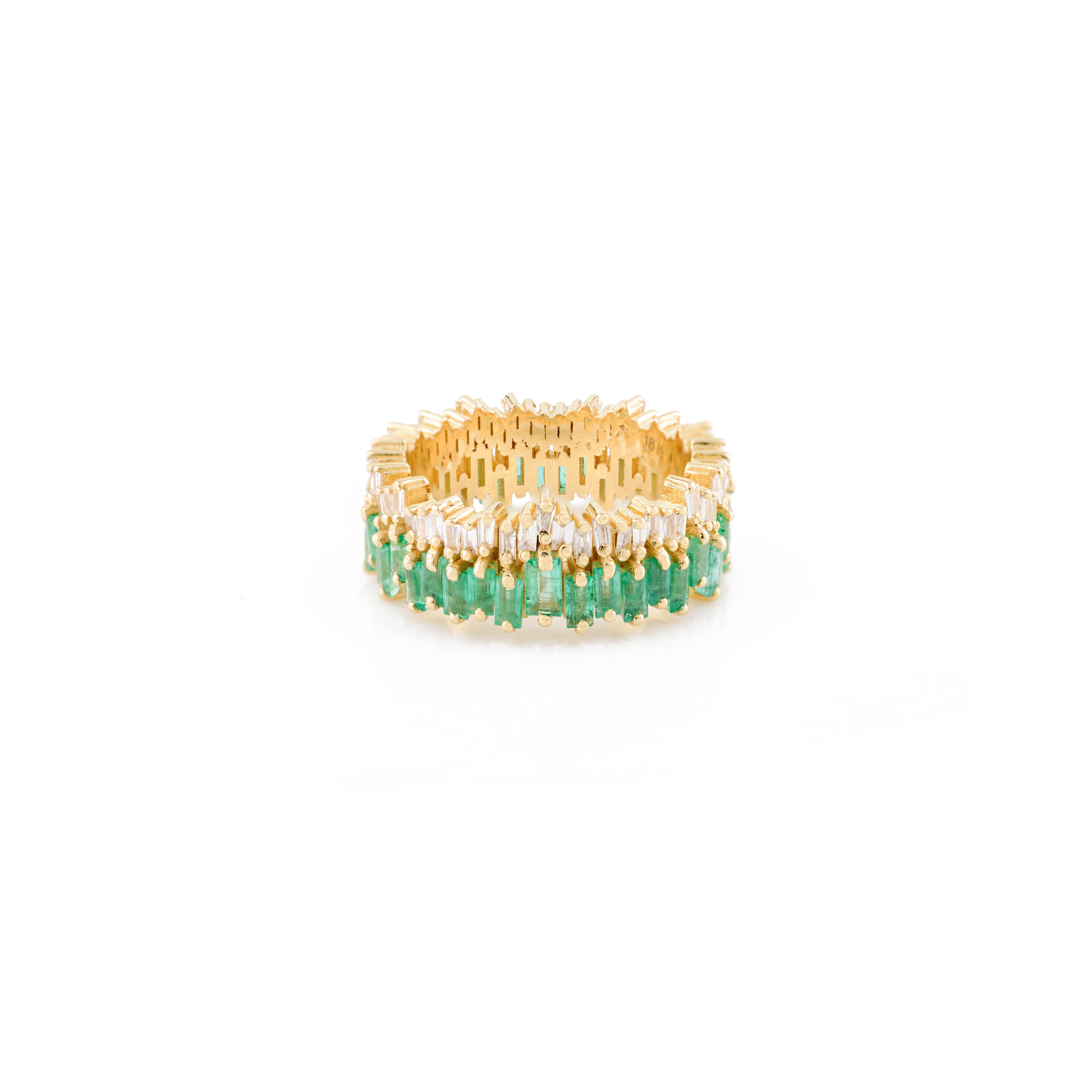 For Sale:  Baguette Emerald Diamond Eternity Band Ring for Engagement in 18k Yellow Gold 5