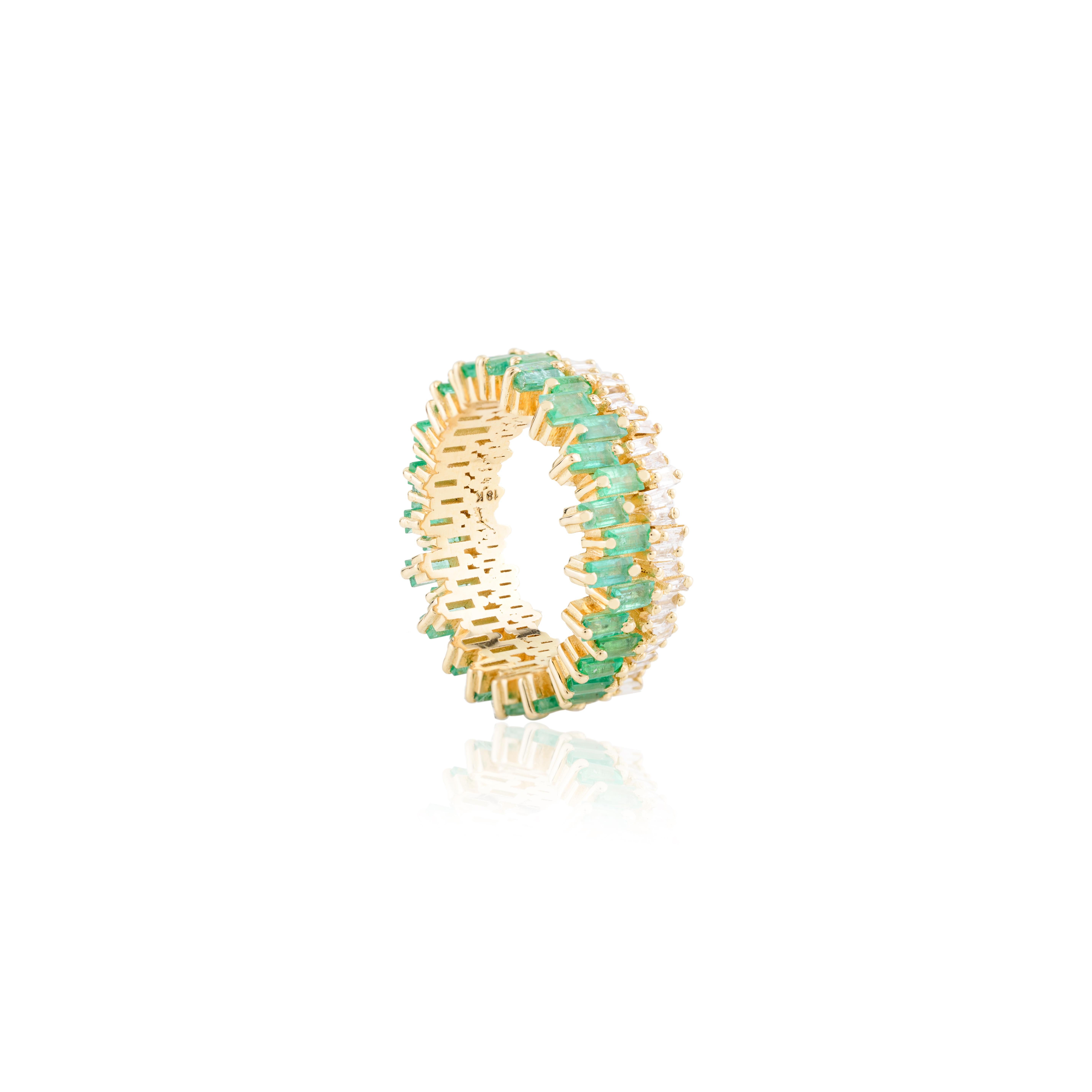 For Sale:  Baguette Emerald Diamond Eternity Band Ring for Engagement in 18k Yellow Gold 7