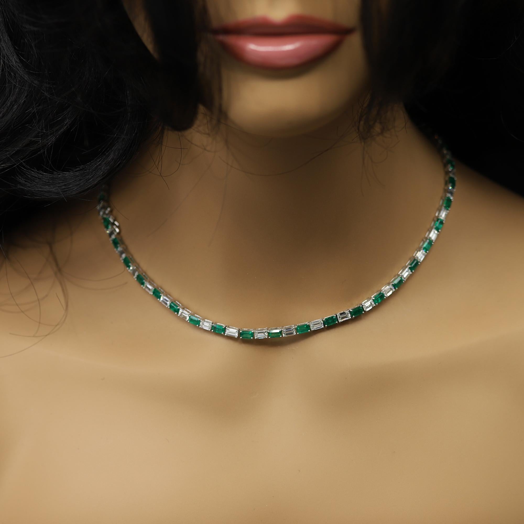 Halskette aus 18 Karat Weißgold mit Baguette-Smaragd und Diamant im Baguette-Schliff  im Angebot 2