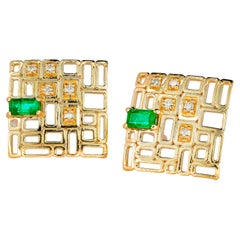Baguette emerald earrings studs in 14k gold. 