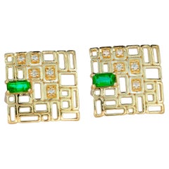 Baguette emerald earrings studs in 14k gold
