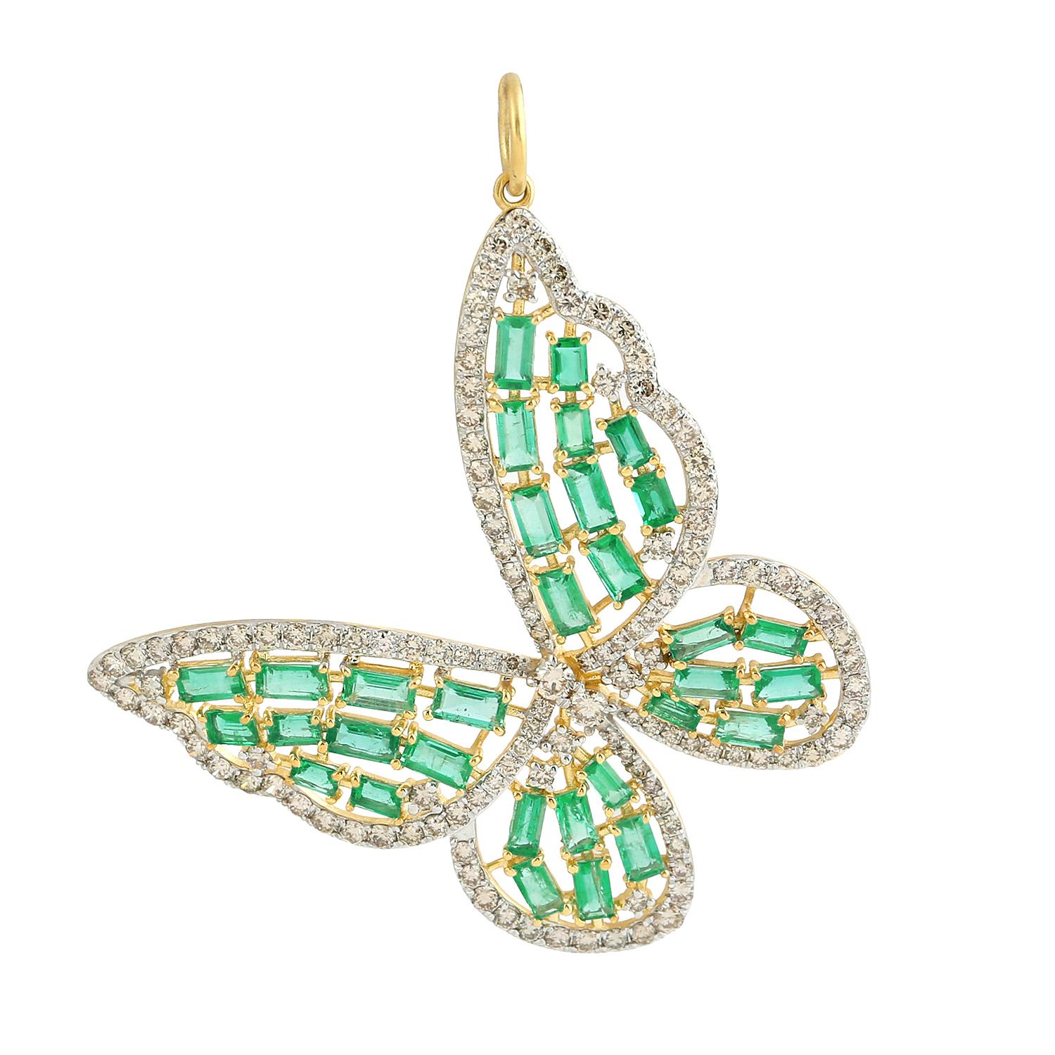 Art Deco Baguette Emerald Set In Butterfly Design Pendant Made In 14k yellow Gold For Sale